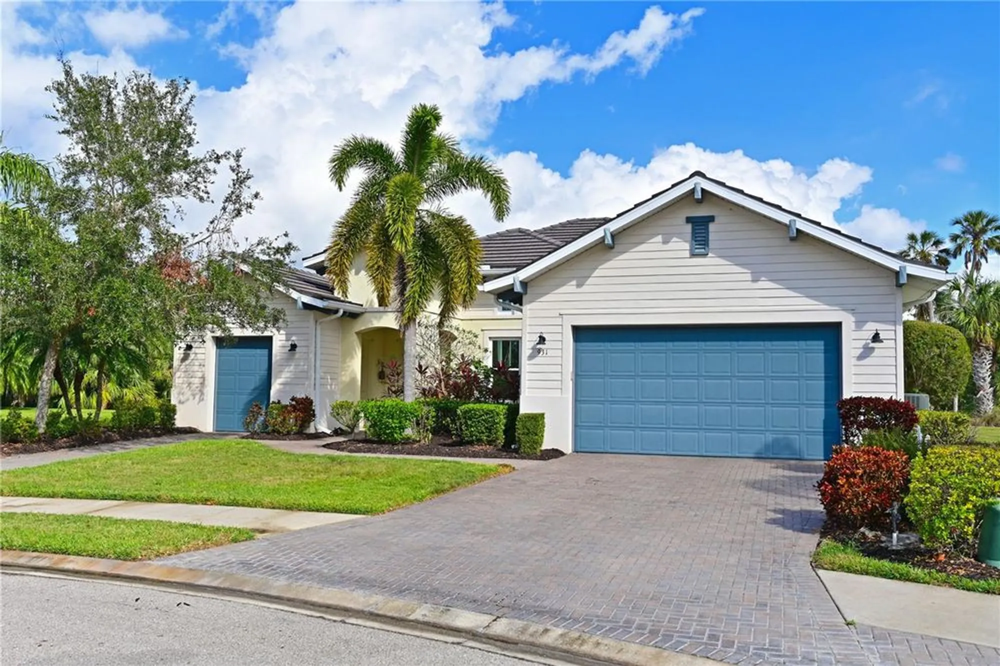 Property Slideshow image 4 of 64 | 931 mangrove edge ct, Bradenton, FL, 34208
