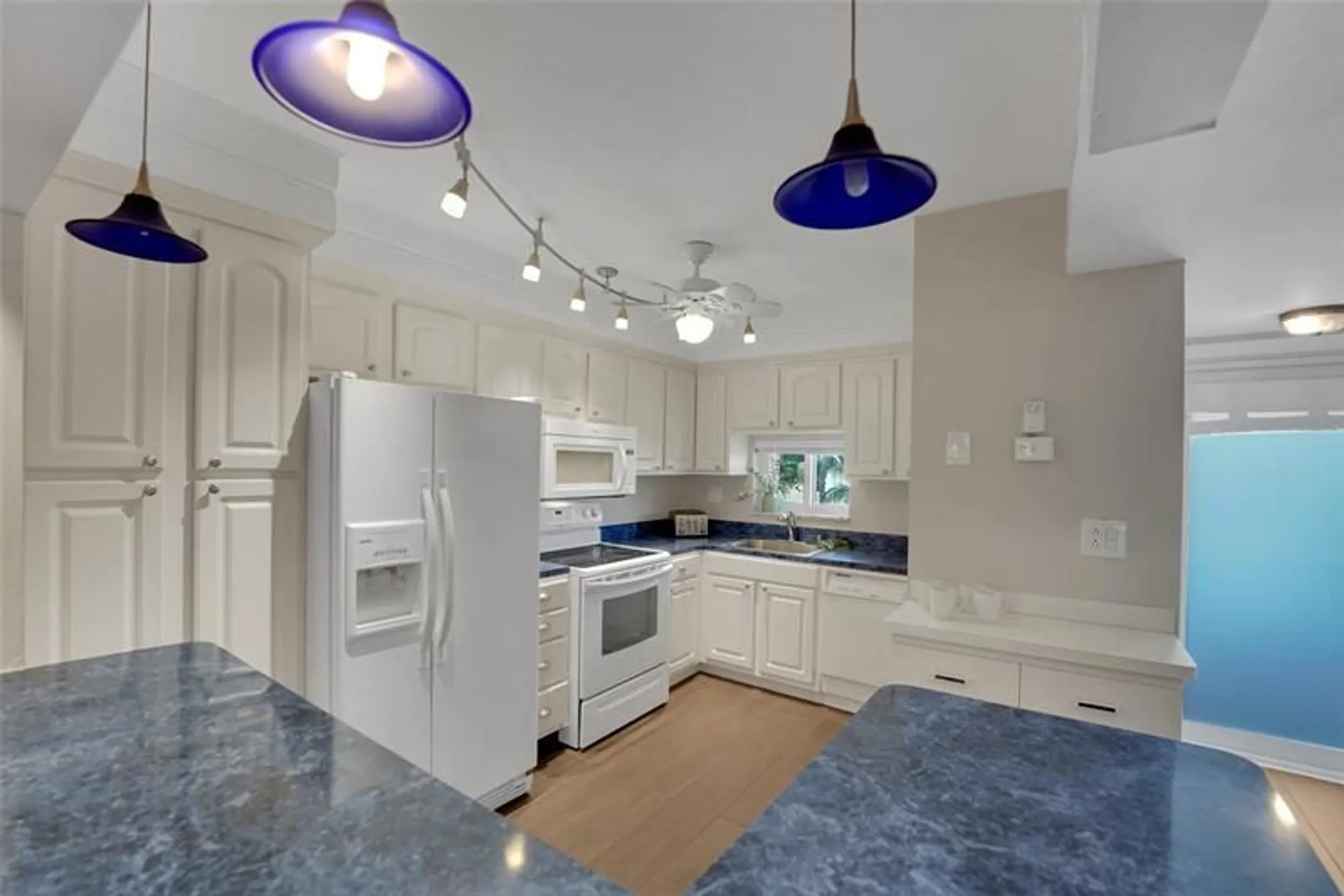 Property Slideshow image 16 of 50 | 8980 s hollybrook blvd 304, Pembroke Pines, FL, 33025