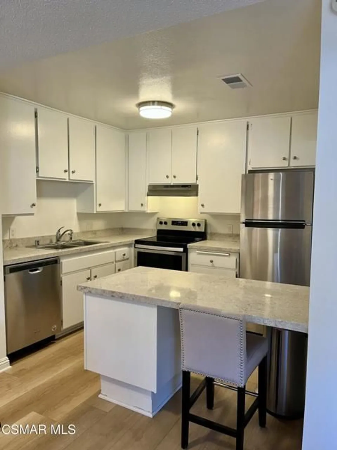 Property Slideshow image 5 of 19 | 788 pinetree cir apt 13, Thousand Oaks, CA, 91360