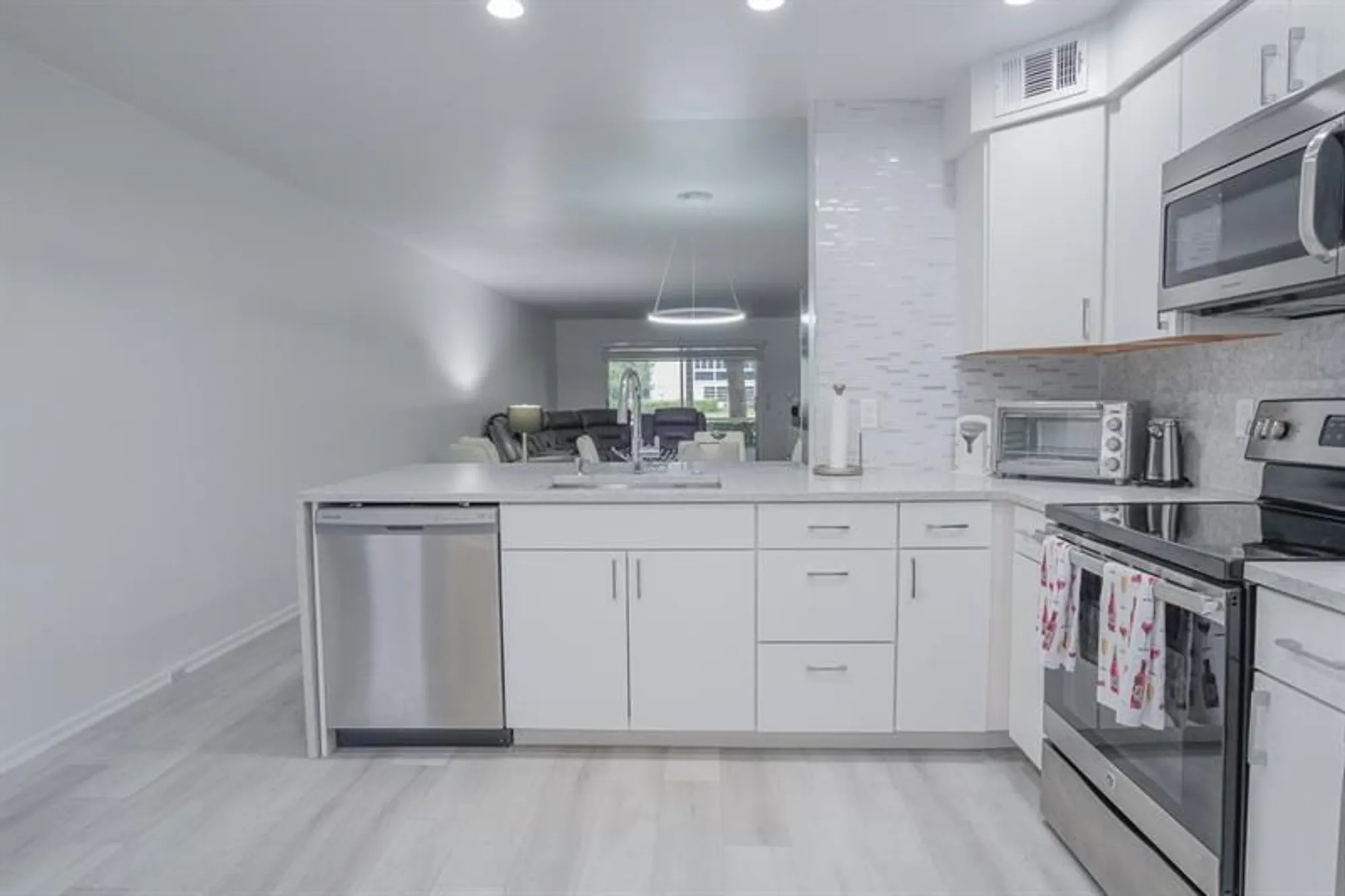 Property Slideshow image 4 of 71 | 3201 portofino pt f1, Coconut Creek, FL, 33066