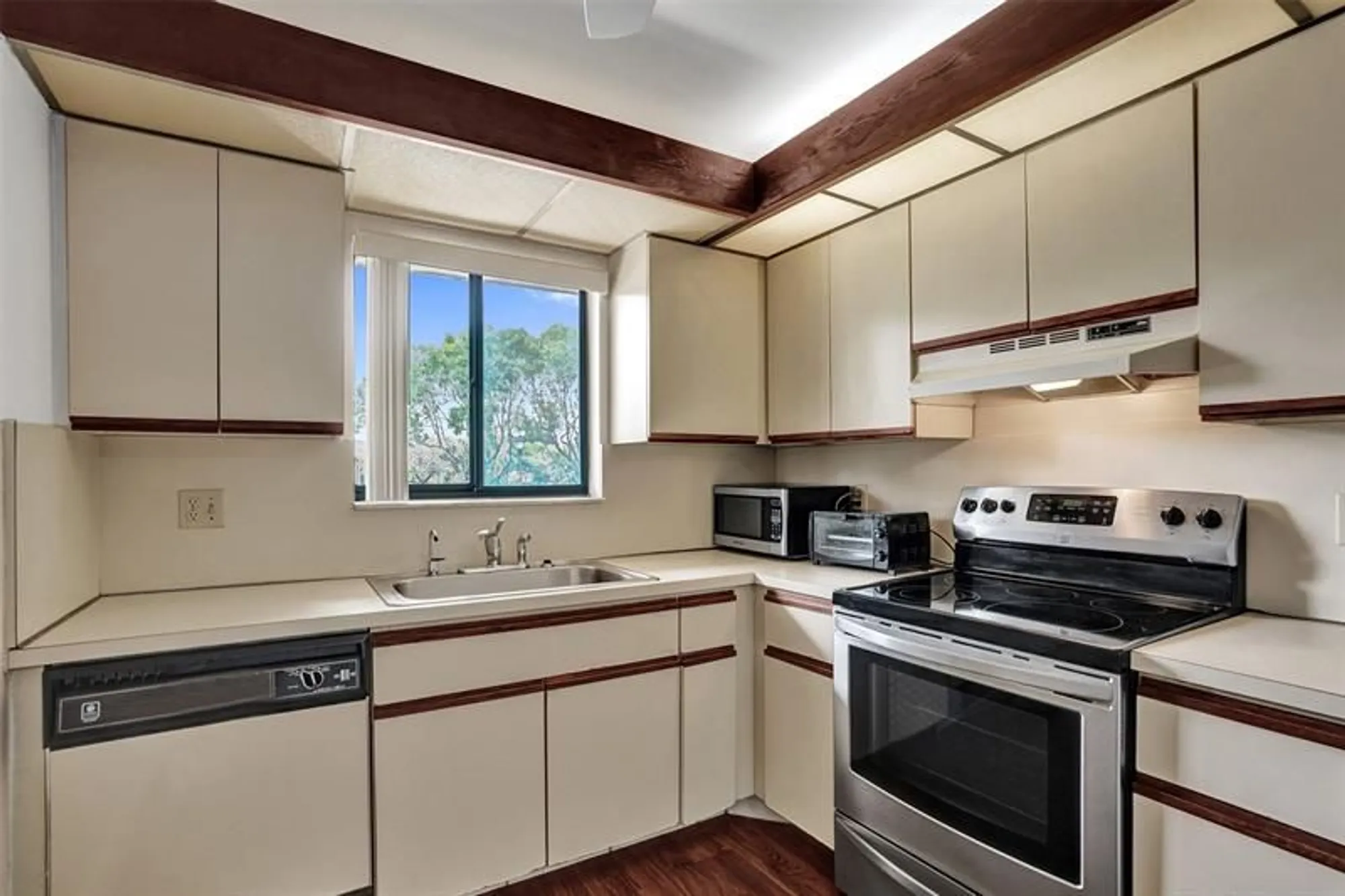 Property Slideshow image 19 of 66 | 7432 ashmont cir 208, Tamarac, FL, 33321