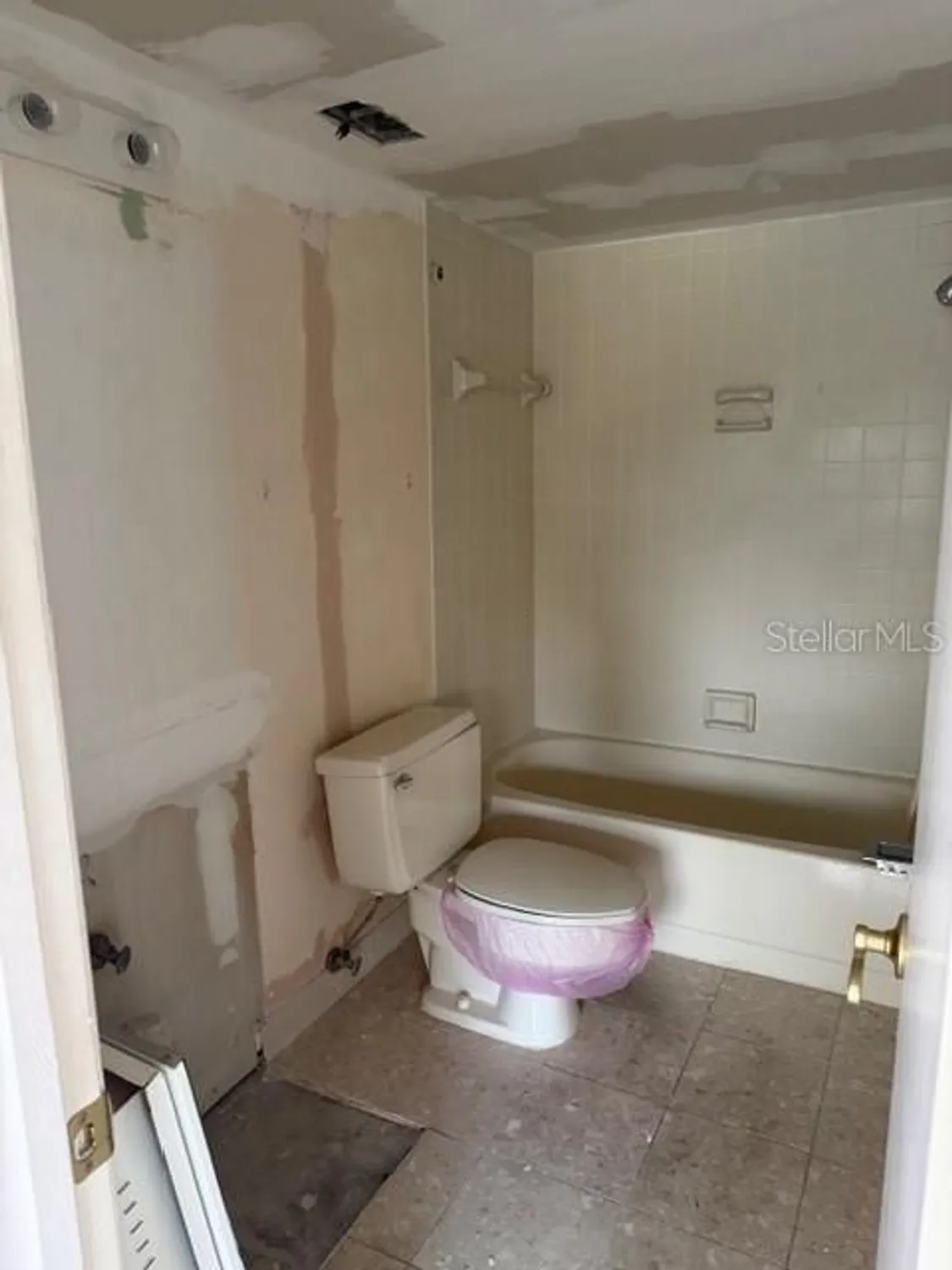 Property Slideshow image 9 of 12 | 6372 palma del mar blvd s apt 118, St Petersburg, FL, 33715