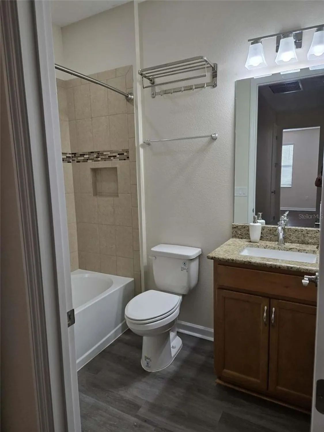 Property Slideshow image 12 of 45 | 422 lime ave, Daytona Beach, FL, 32124