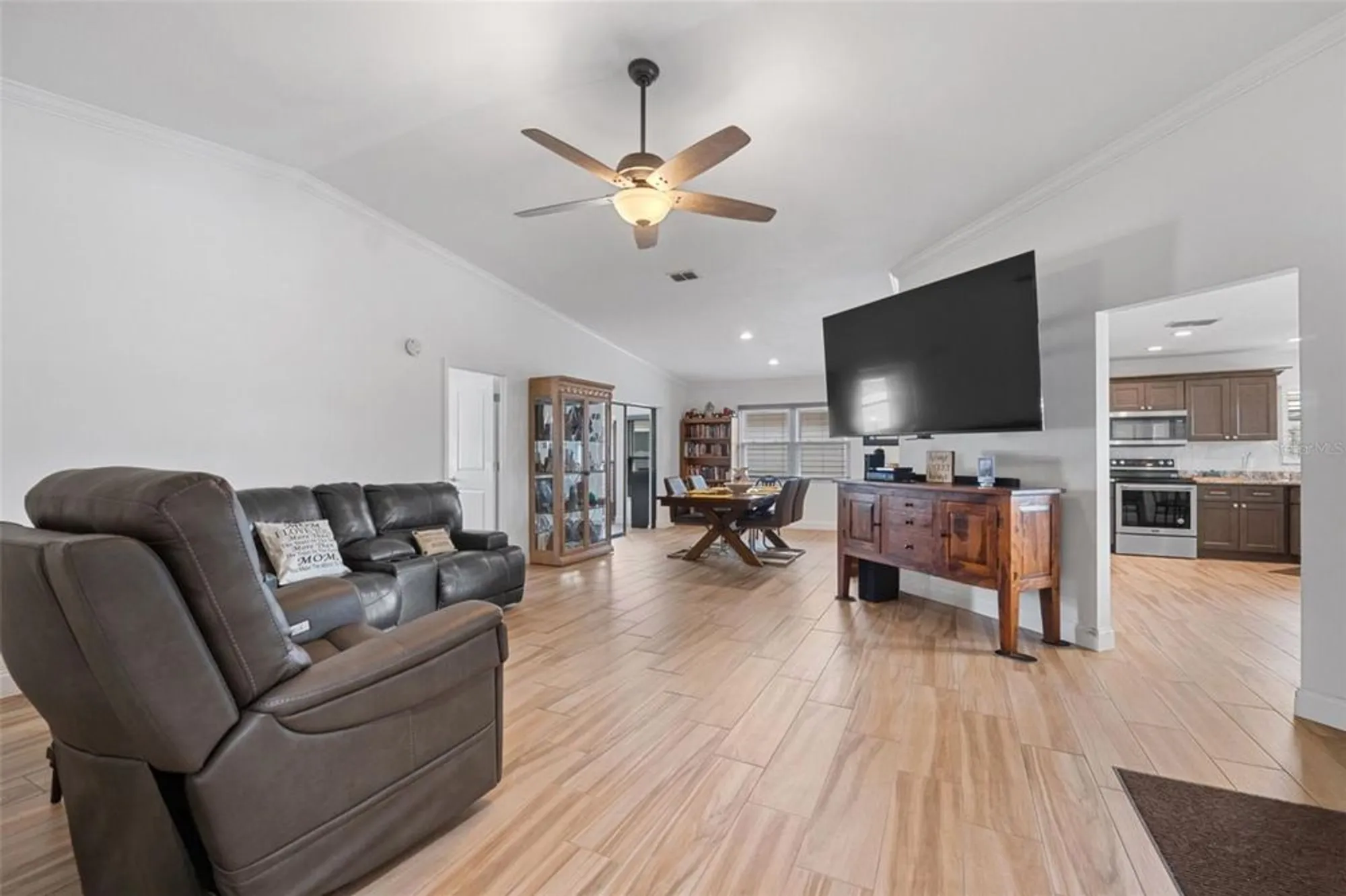 Property Slideshow image 5 of 49 | 1957 prairie dunes cir, Lakeland, FL, 33810