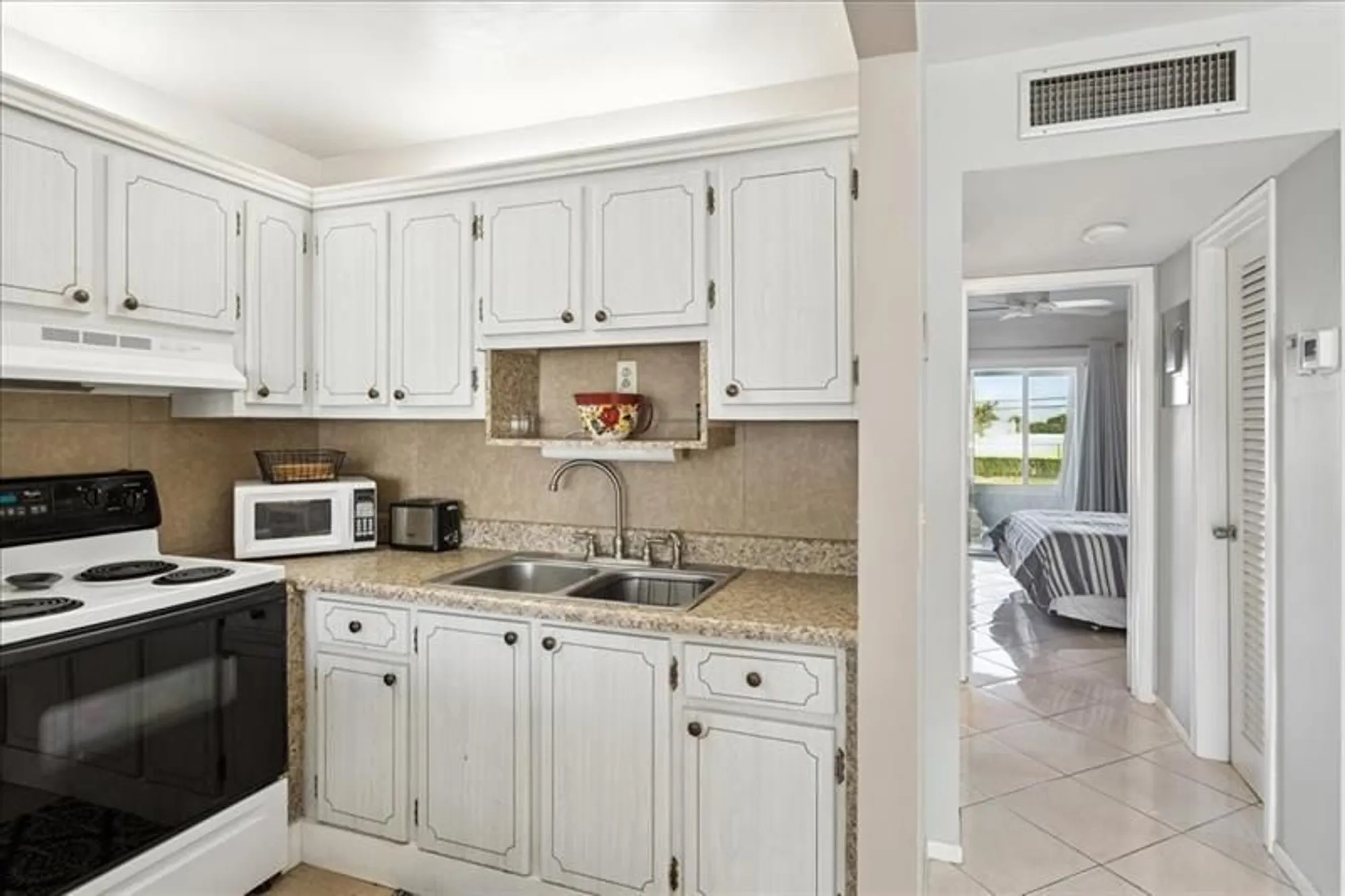 Property Slideshow image 5 of 15 | 95 north blvd apt 2b, Boynton Beach, FL, 33435