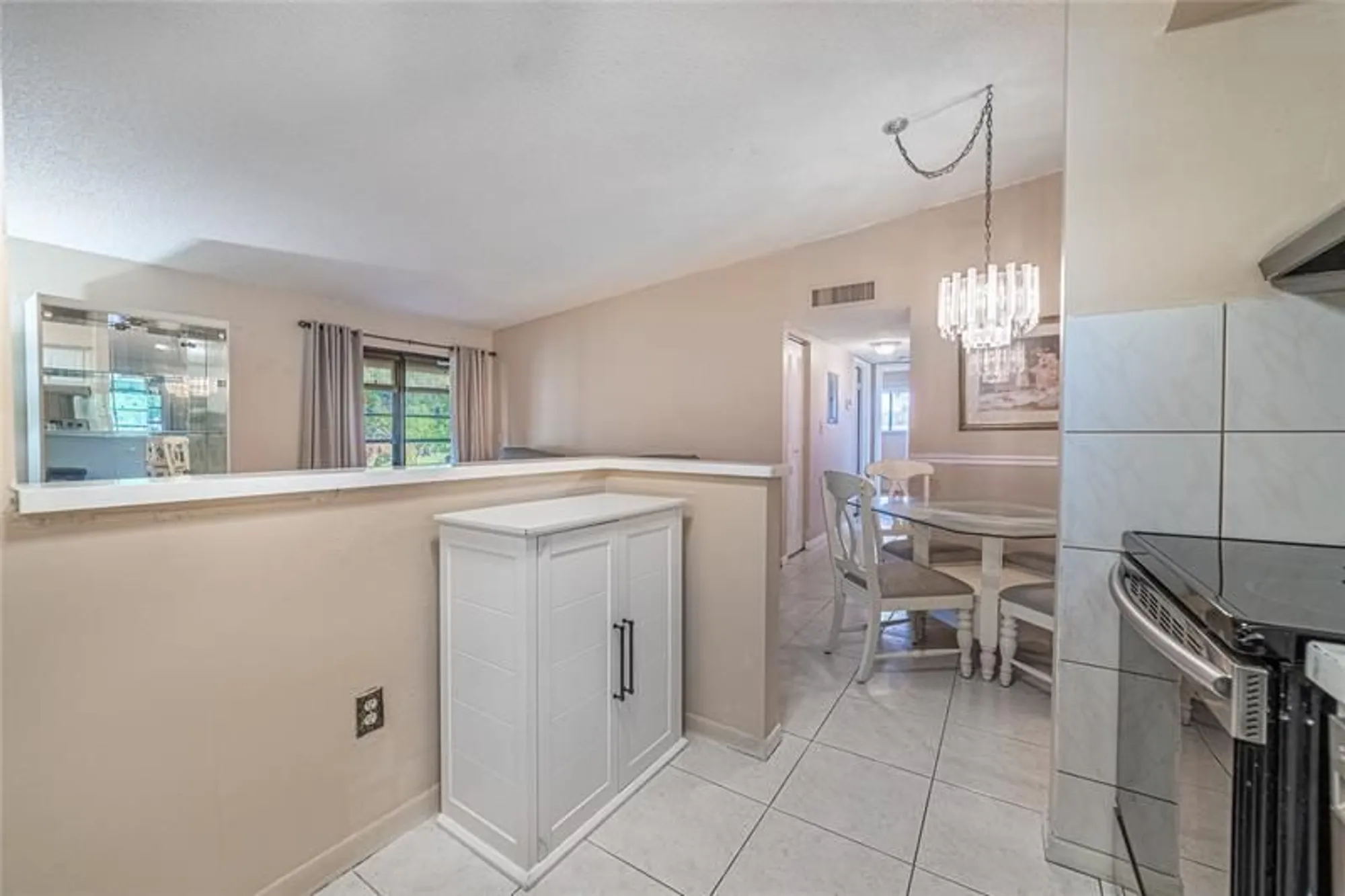 Property Slideshow image 6 of 29 | 9998 n belfort cir # 9998, Tamarac, FL, 33321