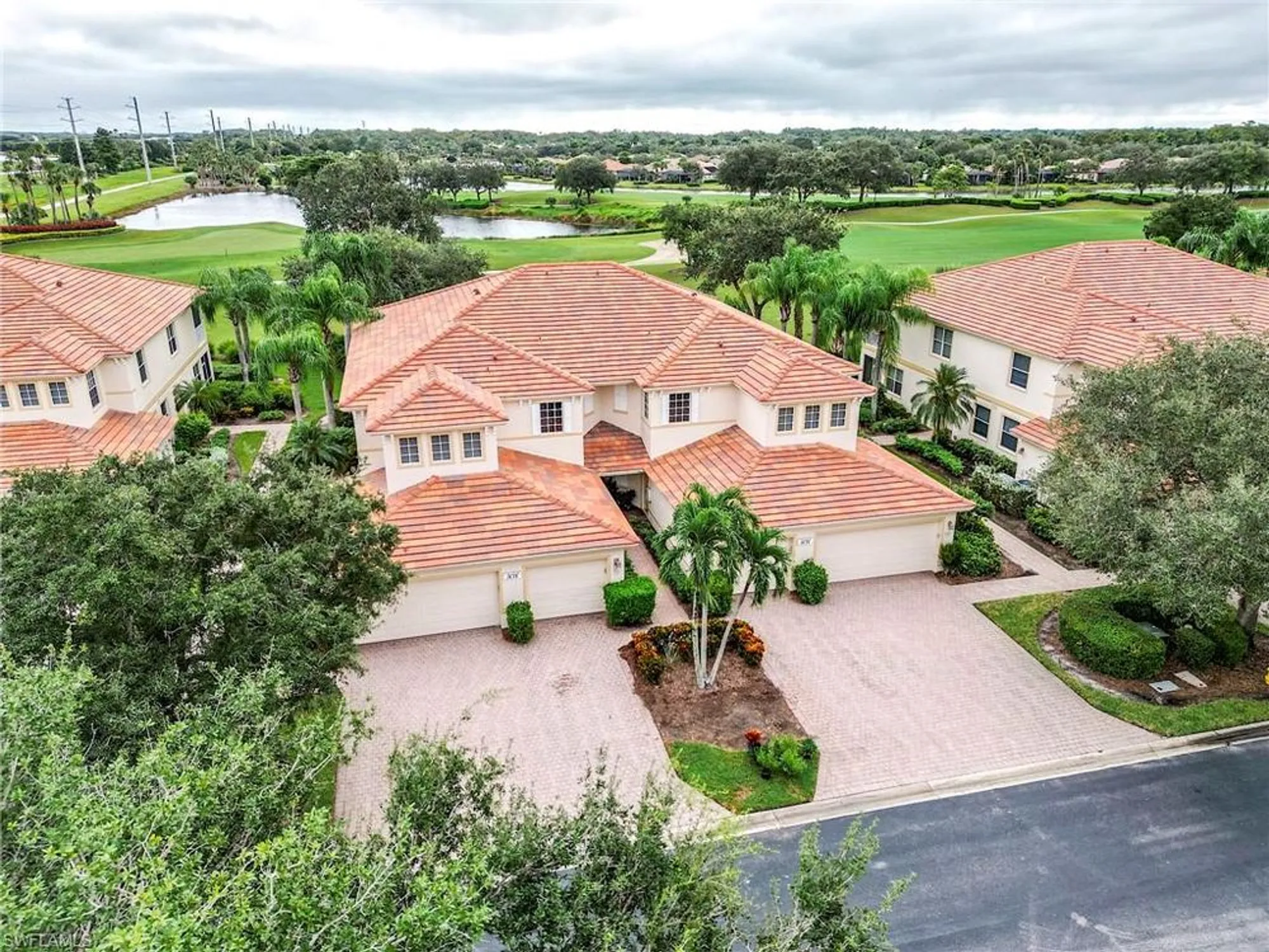 Property Slideshow image 3 of 50 | 3010 meandering way apt 102, Fort Myers, FL, 33905