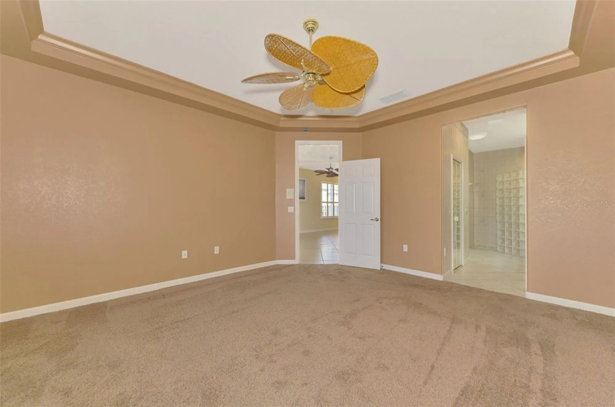 Property Slideshow image 27 of 53 | 4914 lakescene pl, Sarasota, FL, 34243