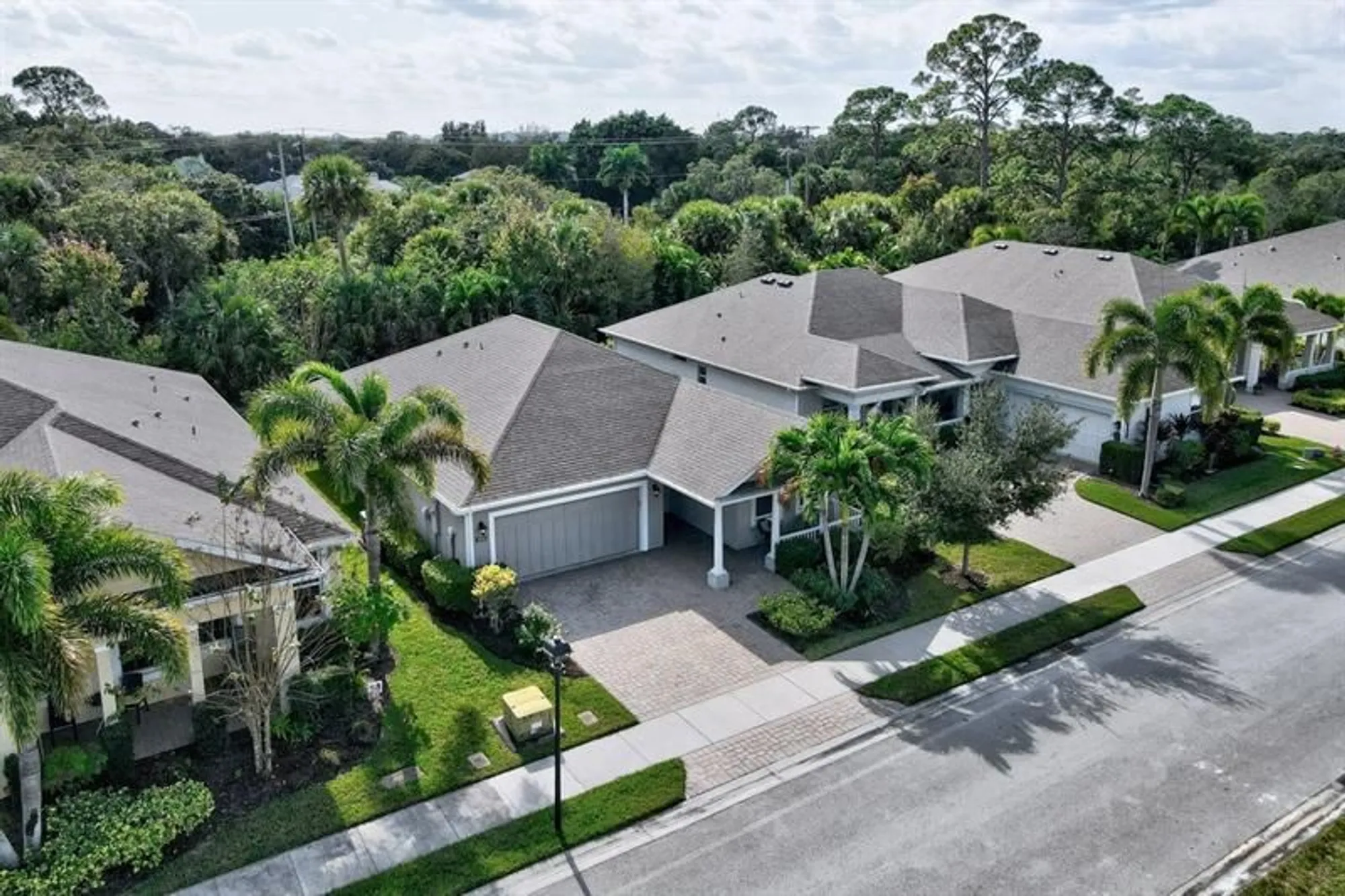 Property Slideshow image 5 of 47 | 5949 buttonwood sq, Vero Beach, FL, 32966