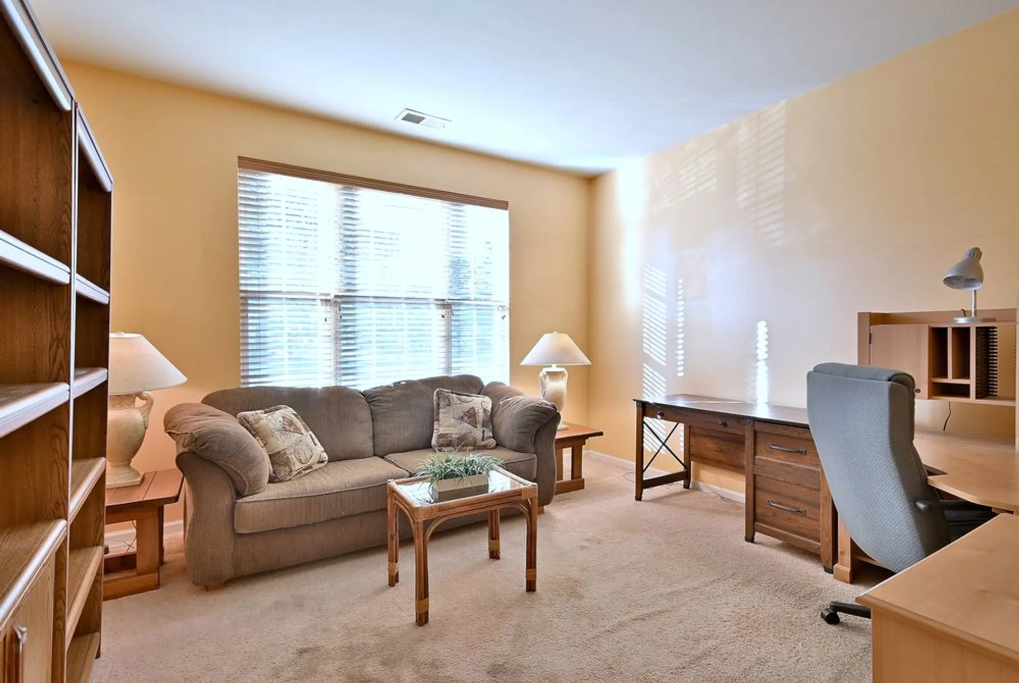 Property Slideshow image 8 of 36 | 2832 beacon point cir, Elgin, IL, 60124