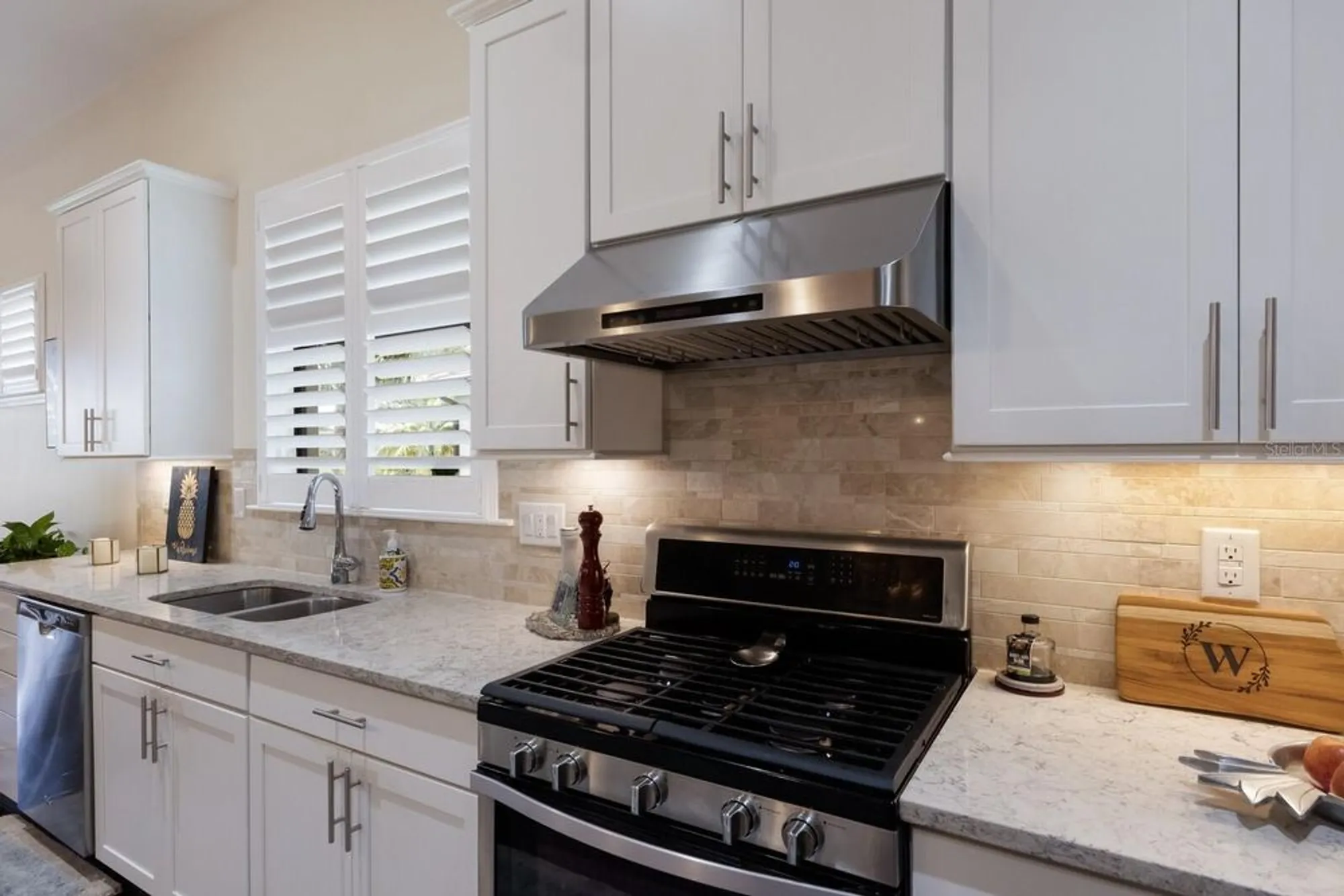 Property Slideshow image 13 of 51 | 5583 rain lily ct, Sarasota, FL, 34238