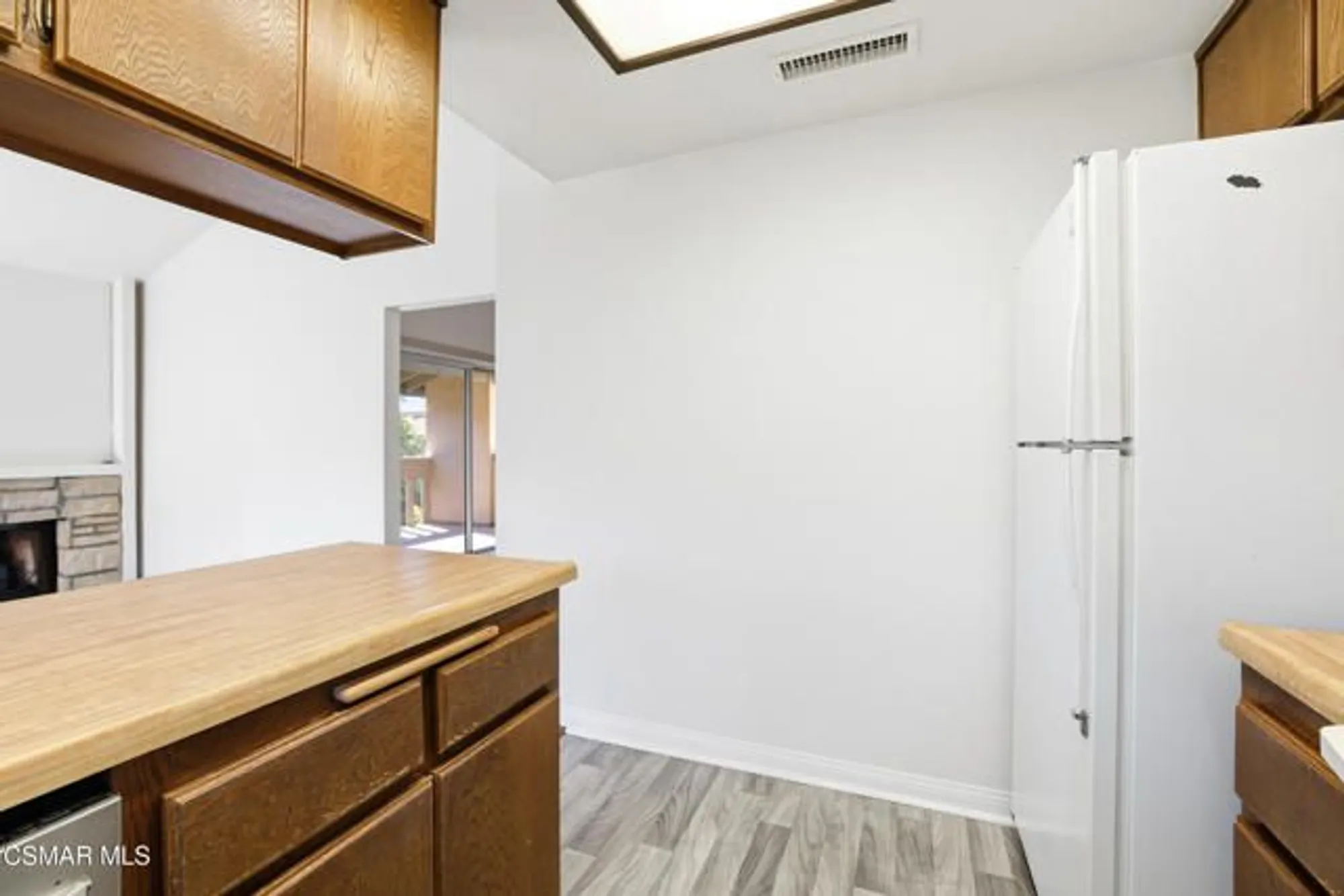 Property Slideshow image 11 of 30 | 245 oakleaf dr apt 205, Thousand Oaks, CA, 91360