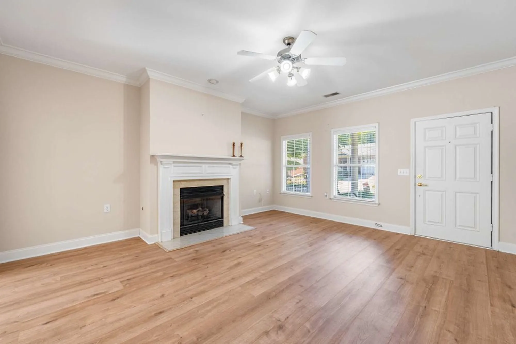 Property Slideshow image 7 of 47 | 215 wrennewood ln, Franklin, TN, 37064