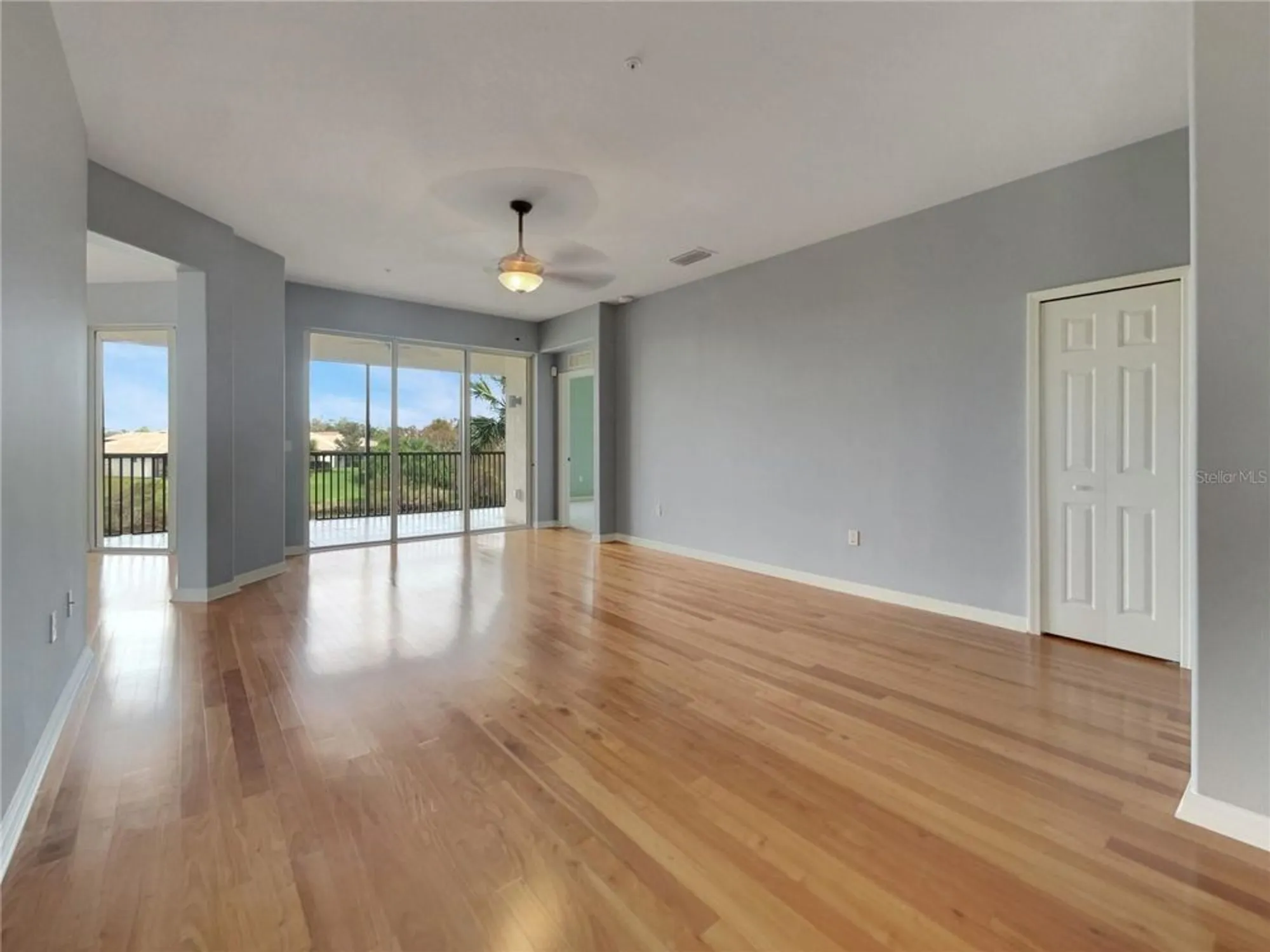 Property Slideshow image 3 of 29 | 1181 burgos dr # 406, Sarasota, FL, 34238