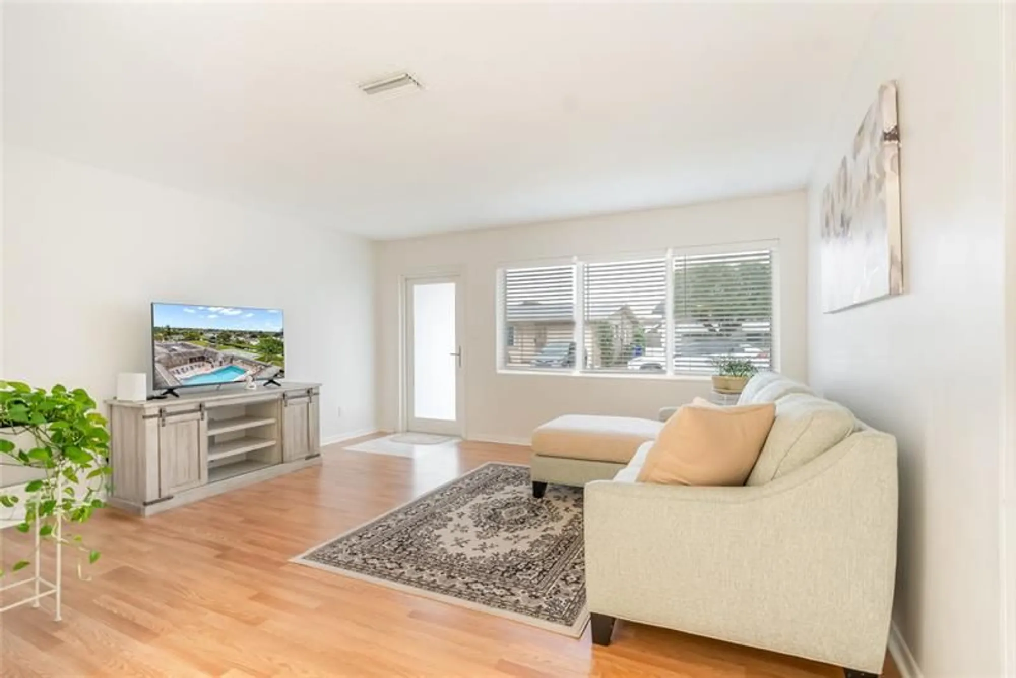 Property Slideshow image 9 of 35 | 985 nw 69th ave, Margate, FL, 33063