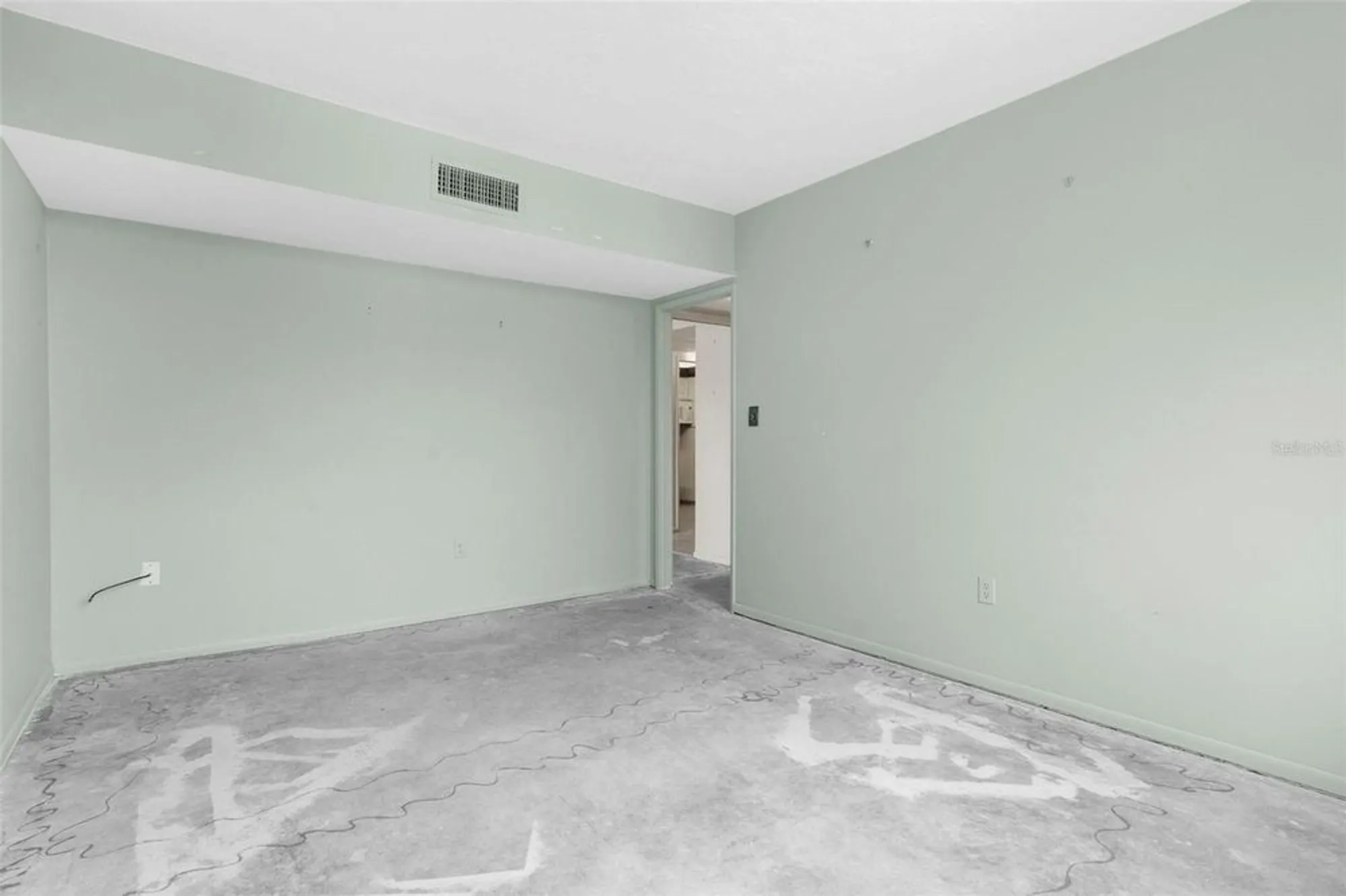 Property Slideshow image 18 of 23 | 7461 w country club dr 310, Sarasota, FL, 34243