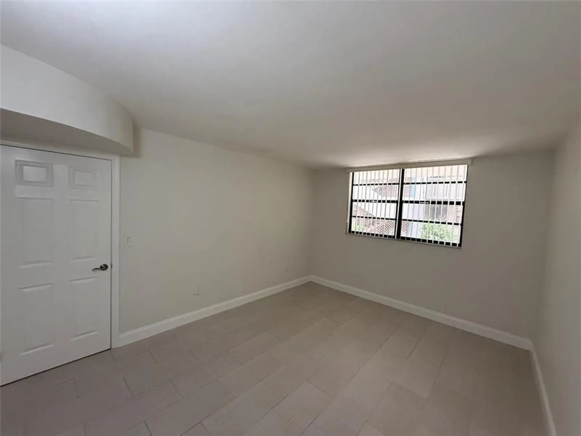 Property Slideshow image 6 of 21 | 1001 colony point cir apt 107, Pembroke Pines, FL, 33026