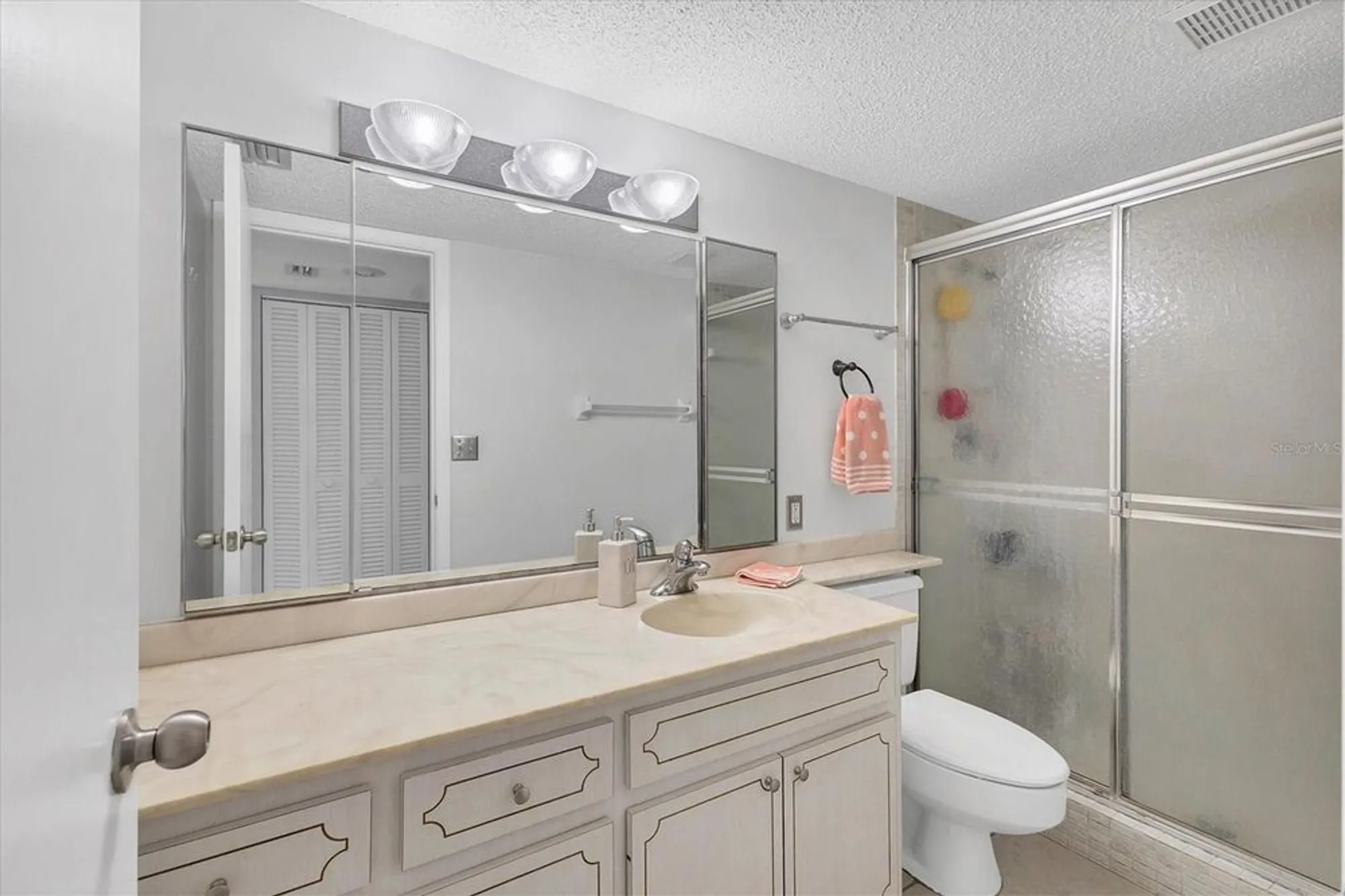 Property Slideshow image 21 of 64 | 2446 clubhouse cir unit 202, Sarasota, FL, 34232