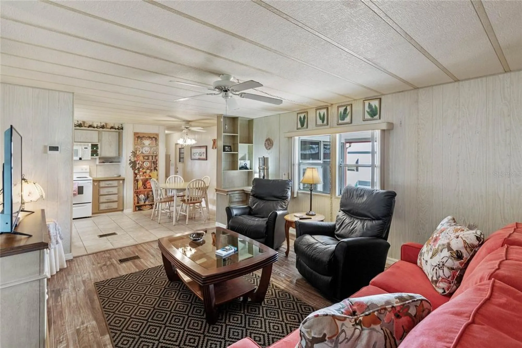 Property Slideshow image 10 of 27 | 805 royal palm ave, The Villages, FL, 32159