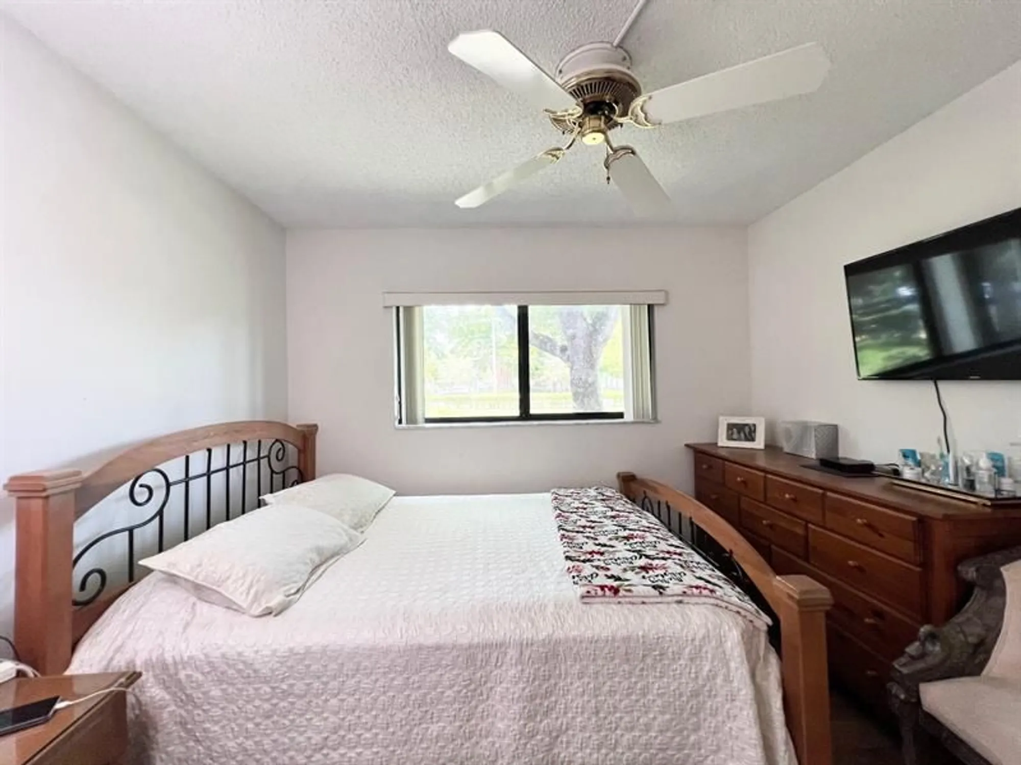Property Slideshow image 5 of 17 | 9999 n belfort cir # 101, Tamarac, FL, 33321