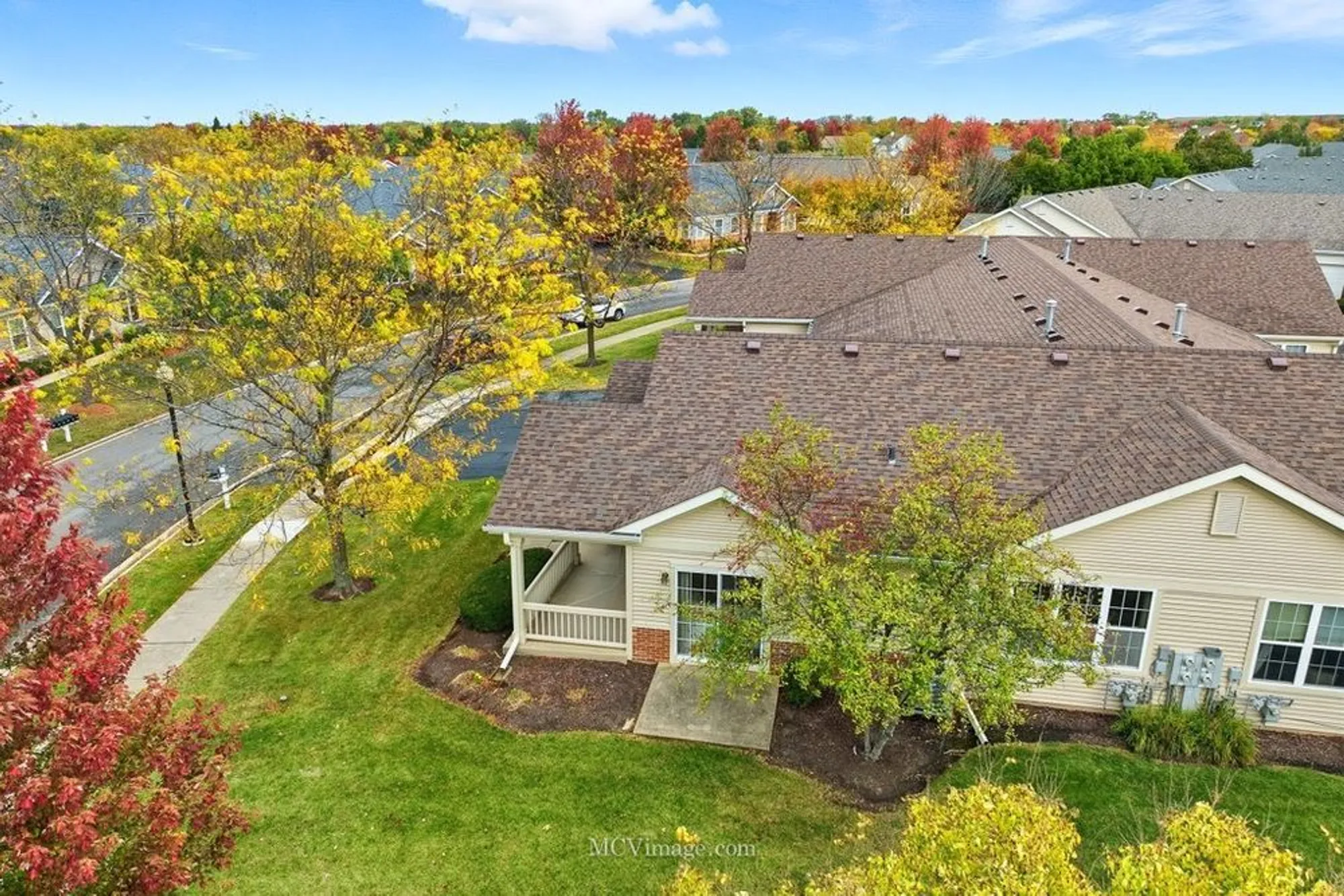 Property Slideshow image 3 of 34 | 21525 lake saint clair dr, Crest Hill, IL, 60403