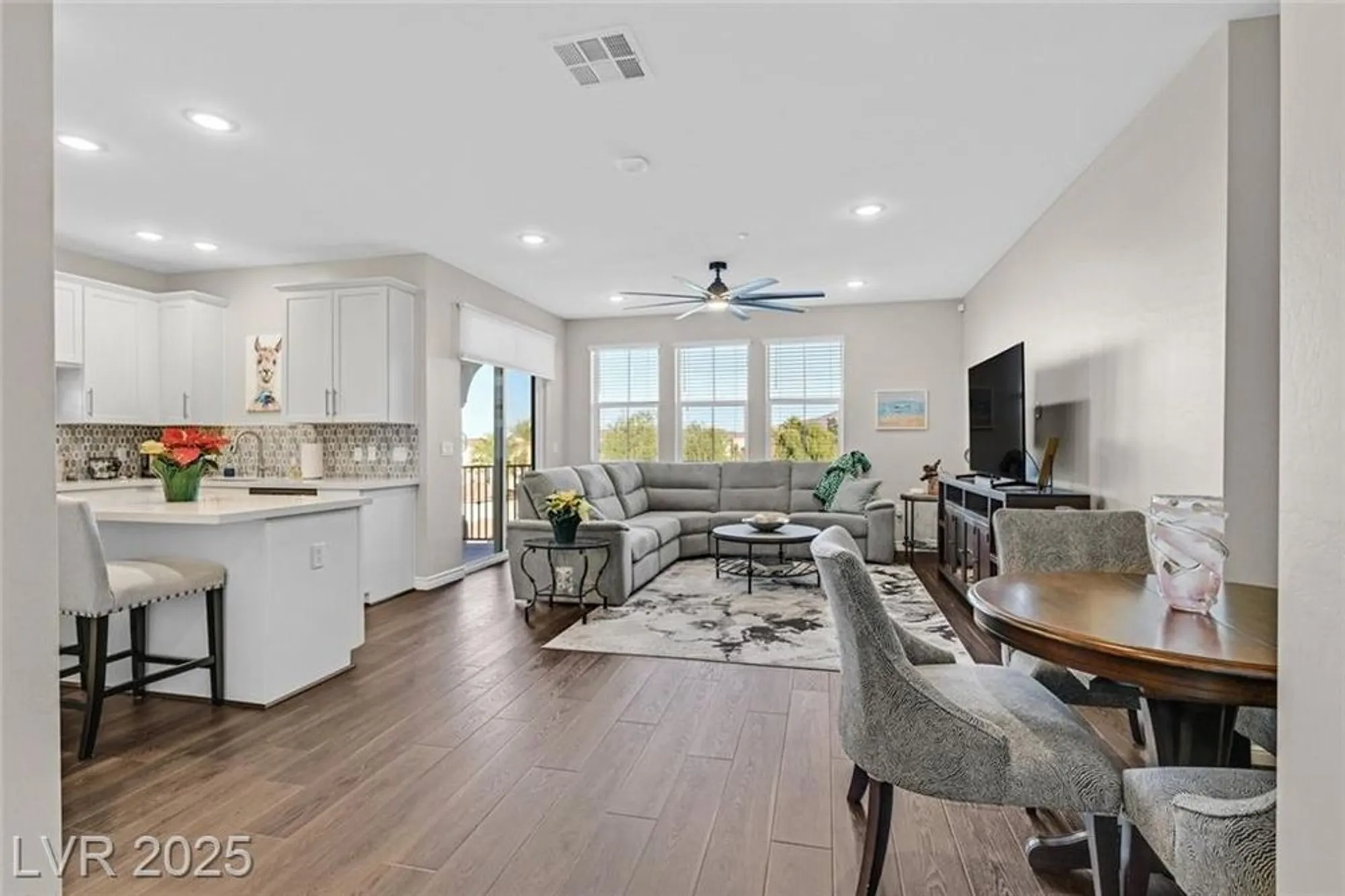 Property Slideshow image 3 of 47 | 2555 hampton rd 10301, Henderson, NV, 89052