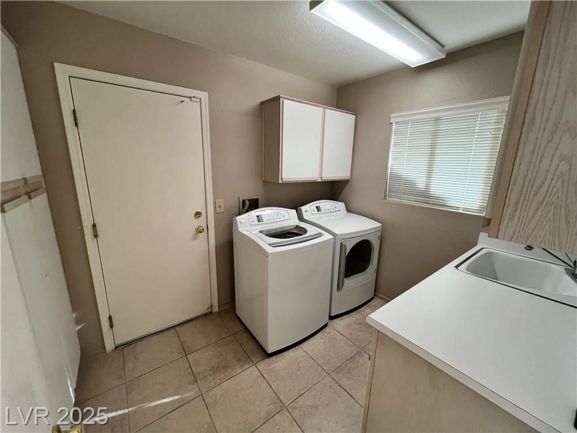 Property Slideshow image 8 of 20 | 2821 tumble brook dr, Las Vegas, NV, 89134