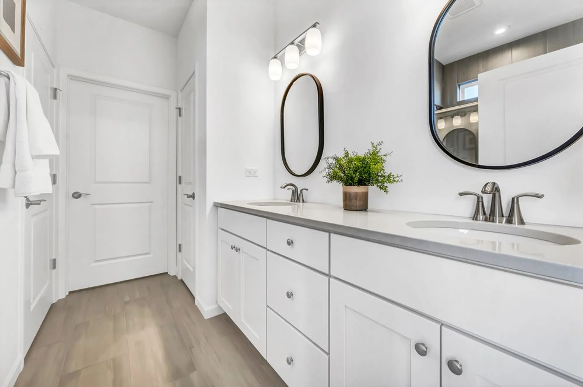 Property Slideshow image 13 of 26 | 3338 fulshear cir, Aurora, IL, 60503