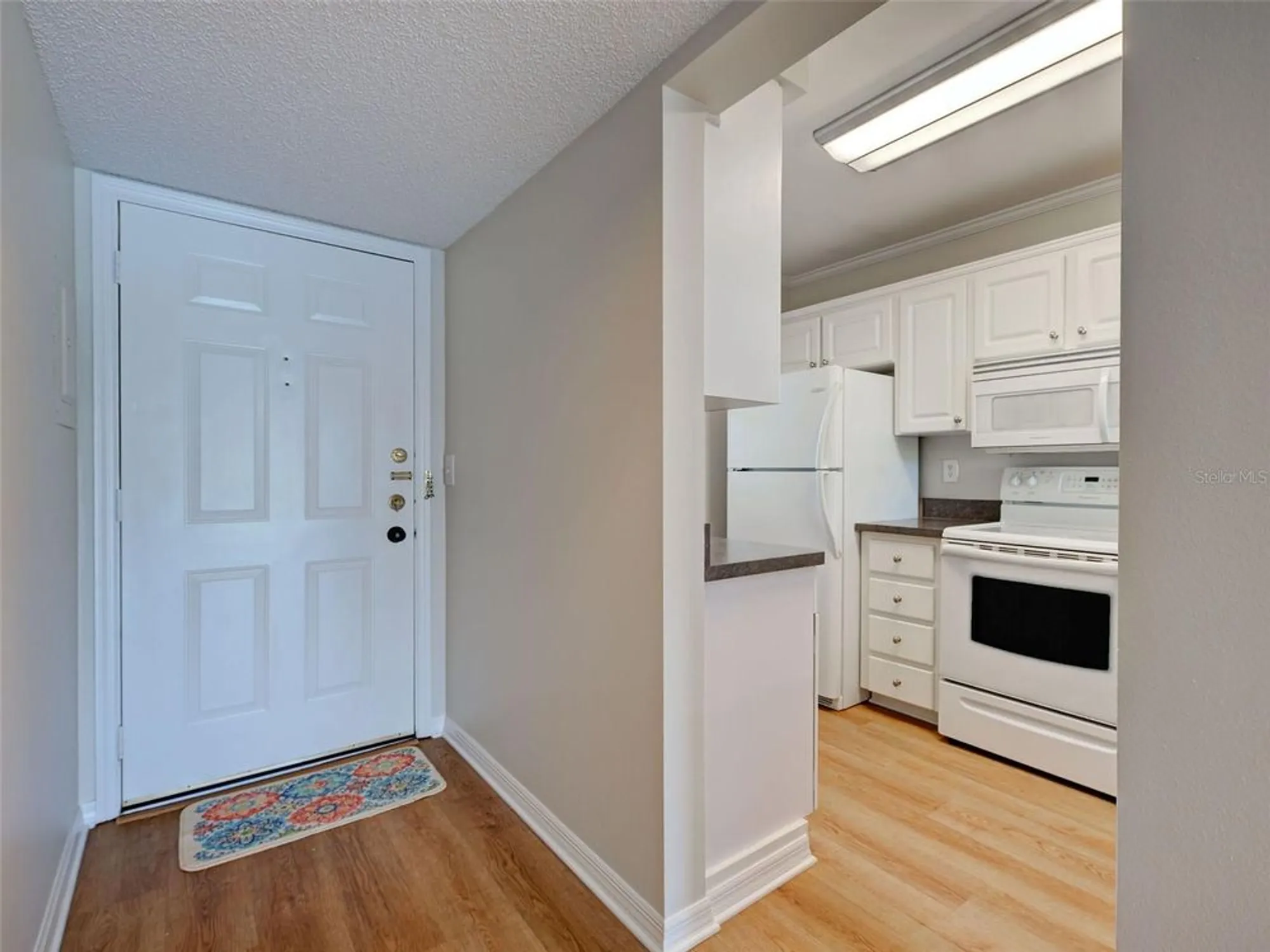 Property Slideshow image 5 of 54 | 406 cerromar cir 222, Venice, FL, 34293