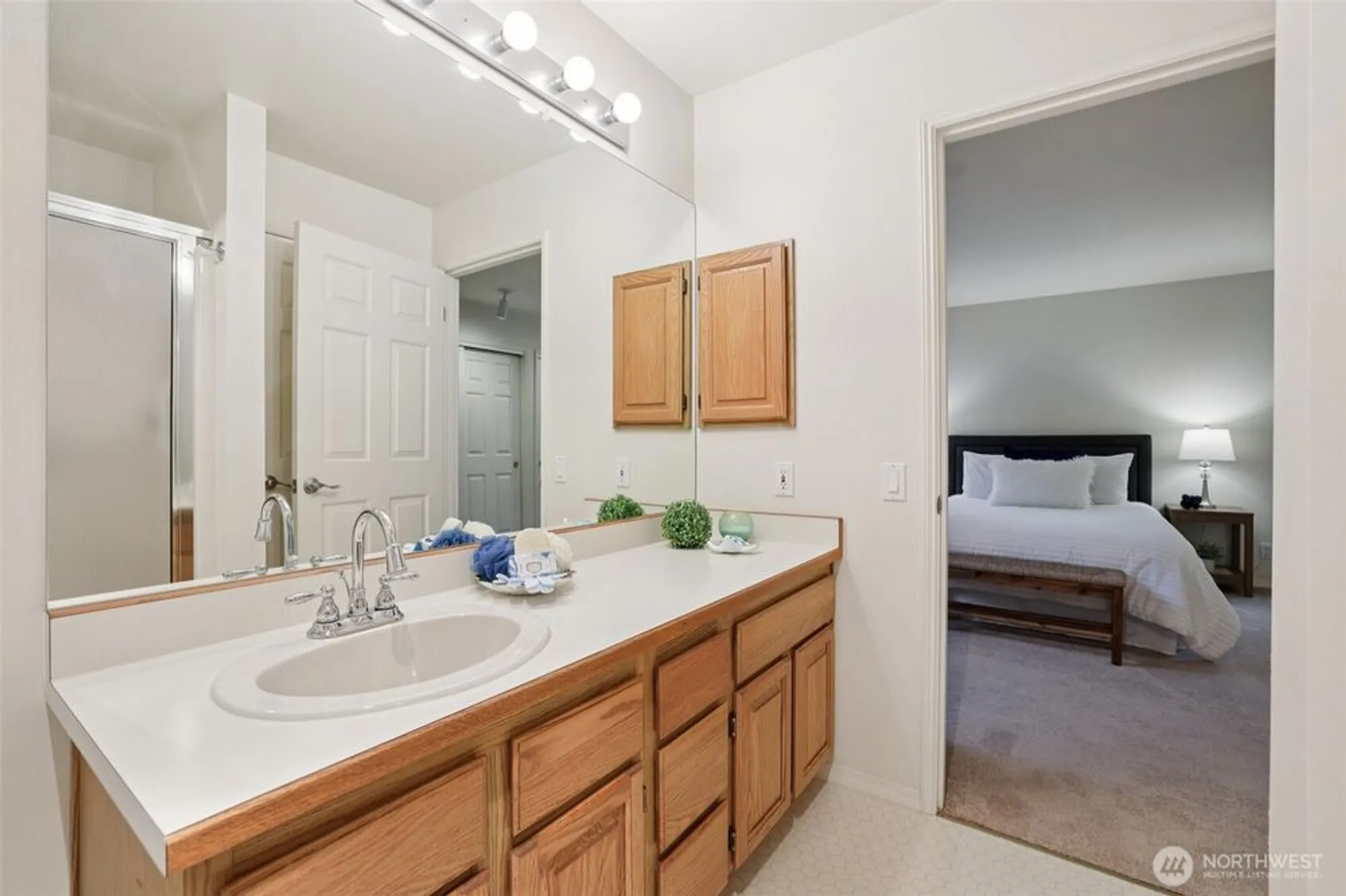 Property Slideshow image 29 of 40 | 22561 se 42nd ter # 2211, Issaquah, WA, 98029