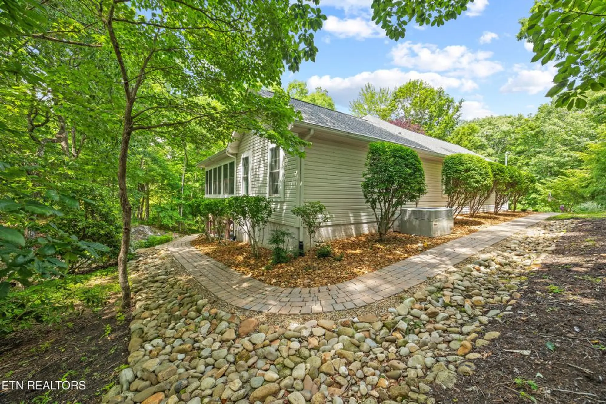 Property Slideshow image 5 of 38 | 152 stonewood dr, Crossville, TN, 38558