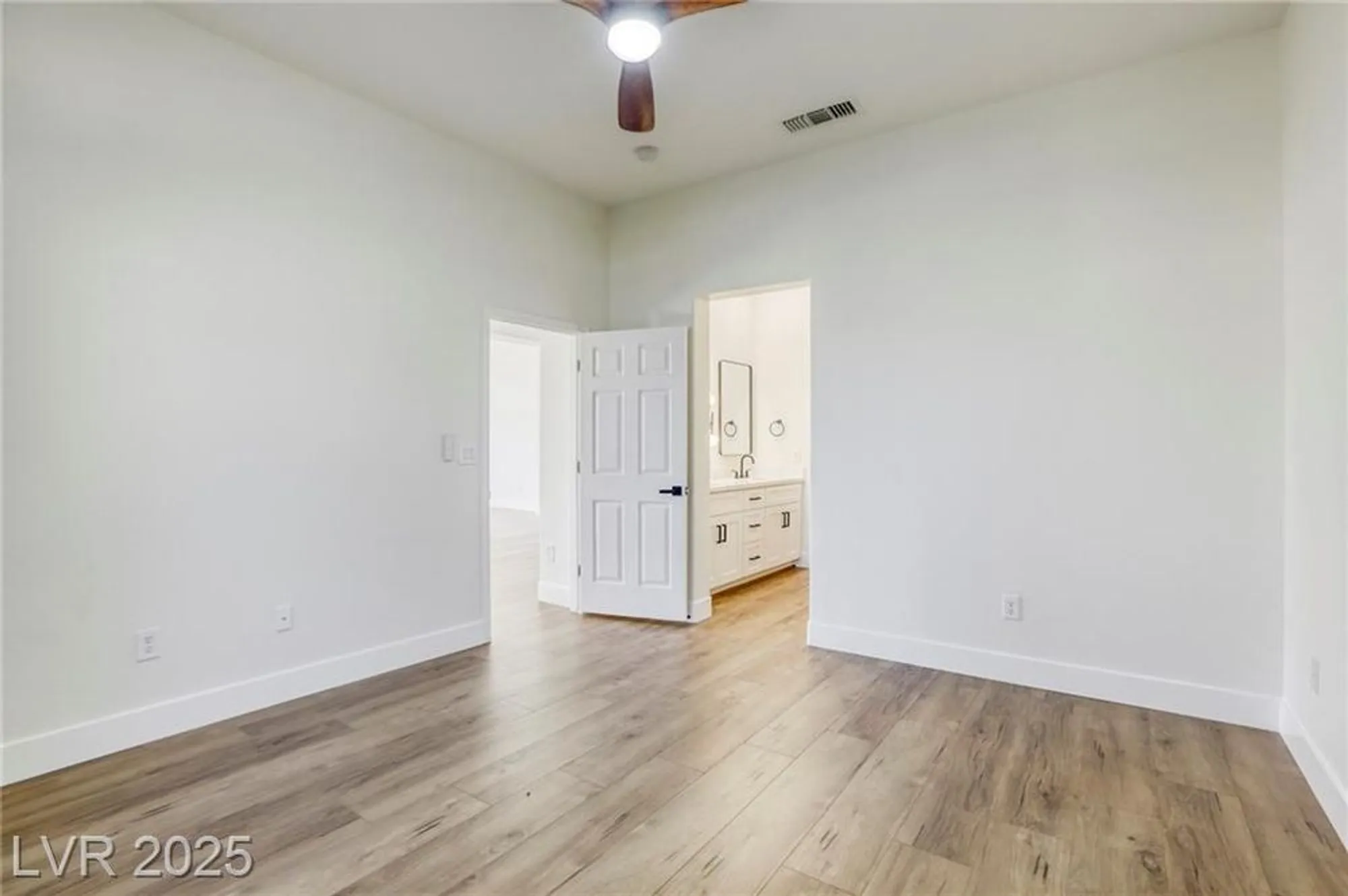 Property Slideshow image 29 of 46 | 9800 villa ridge dr, Las Vegas, NV, 89134