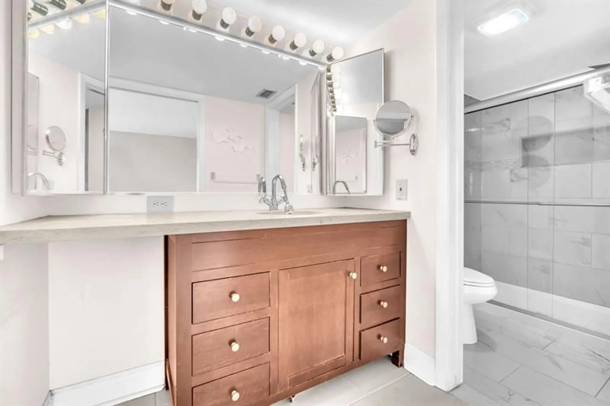 Property Slideshow image 17 of 26 | 4930 e sabal palm blvd 414, Tamarac, FL, 33319