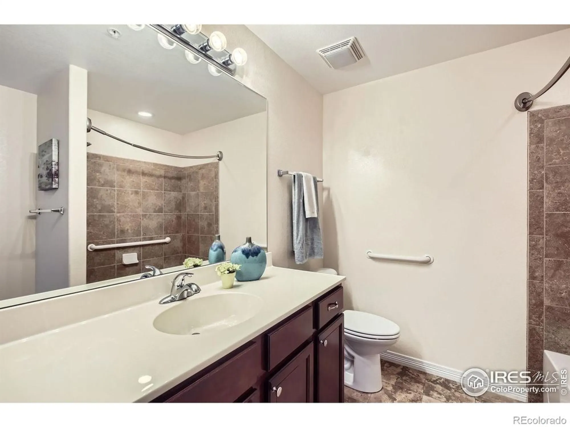 Property Slideshow image 18 of 30 | 2481 santa fe dr a, Longmont, CO, 80504
