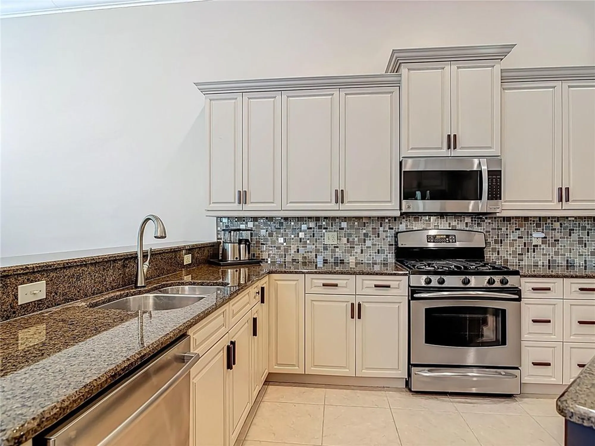 Property Slideshow image 18 of 62 | 600 garden club dr, Deland, FL, 32724