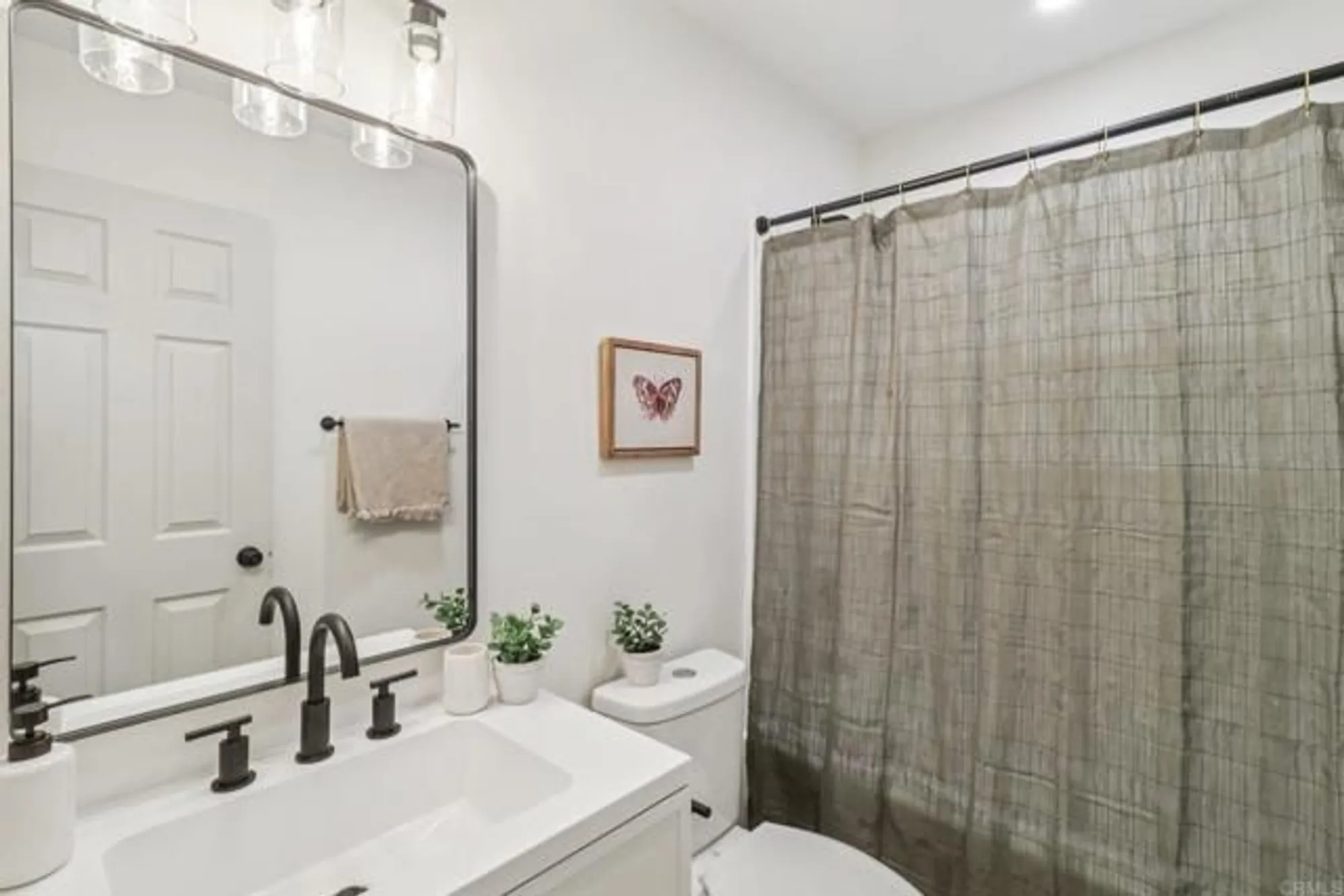 Property Slideshow image 22 of 36 | 737 nob cir, Vista, CA, 92084