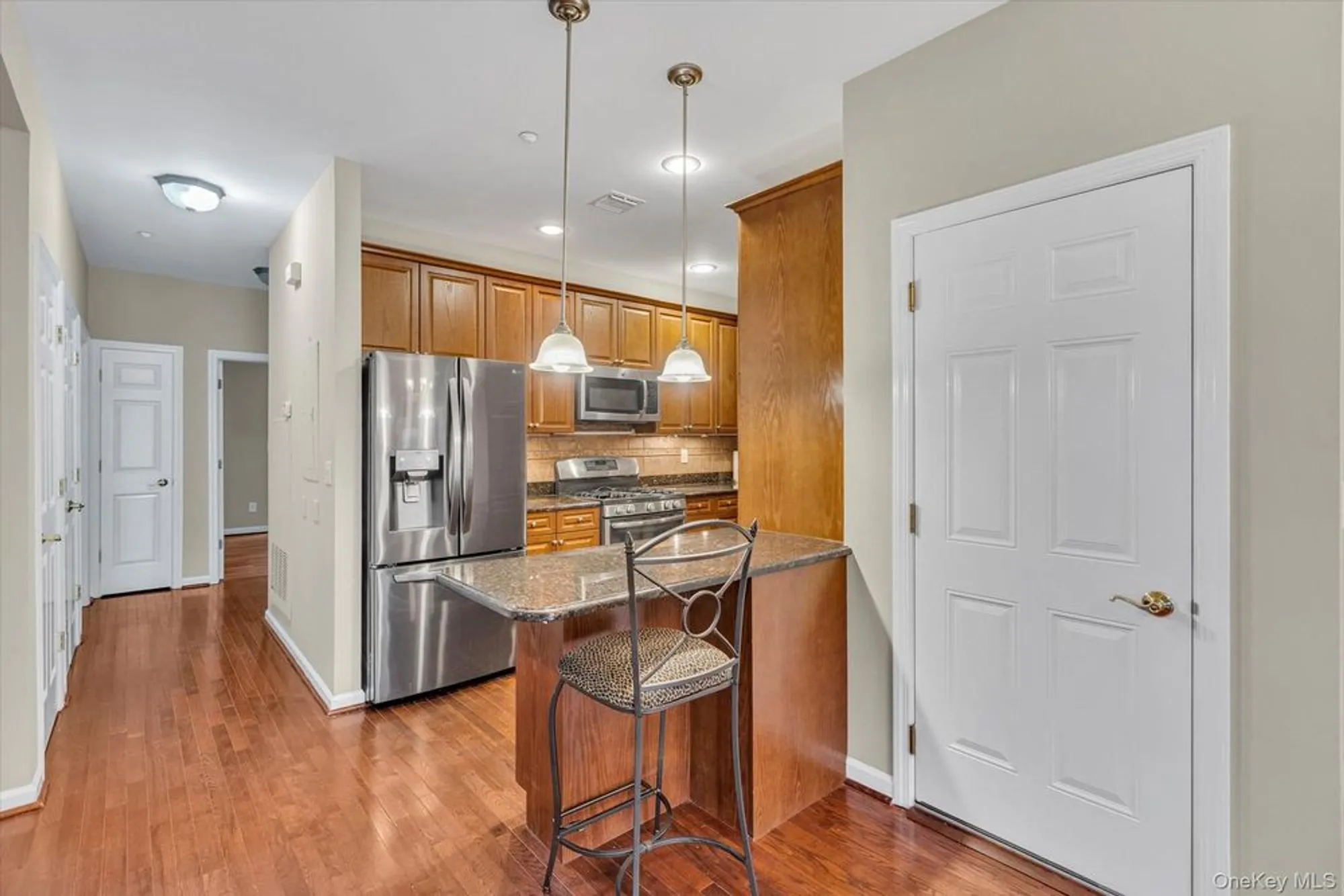 Property Slideshow image 7 of 24 | 119 autumn dr, Plainview, NY, 11803