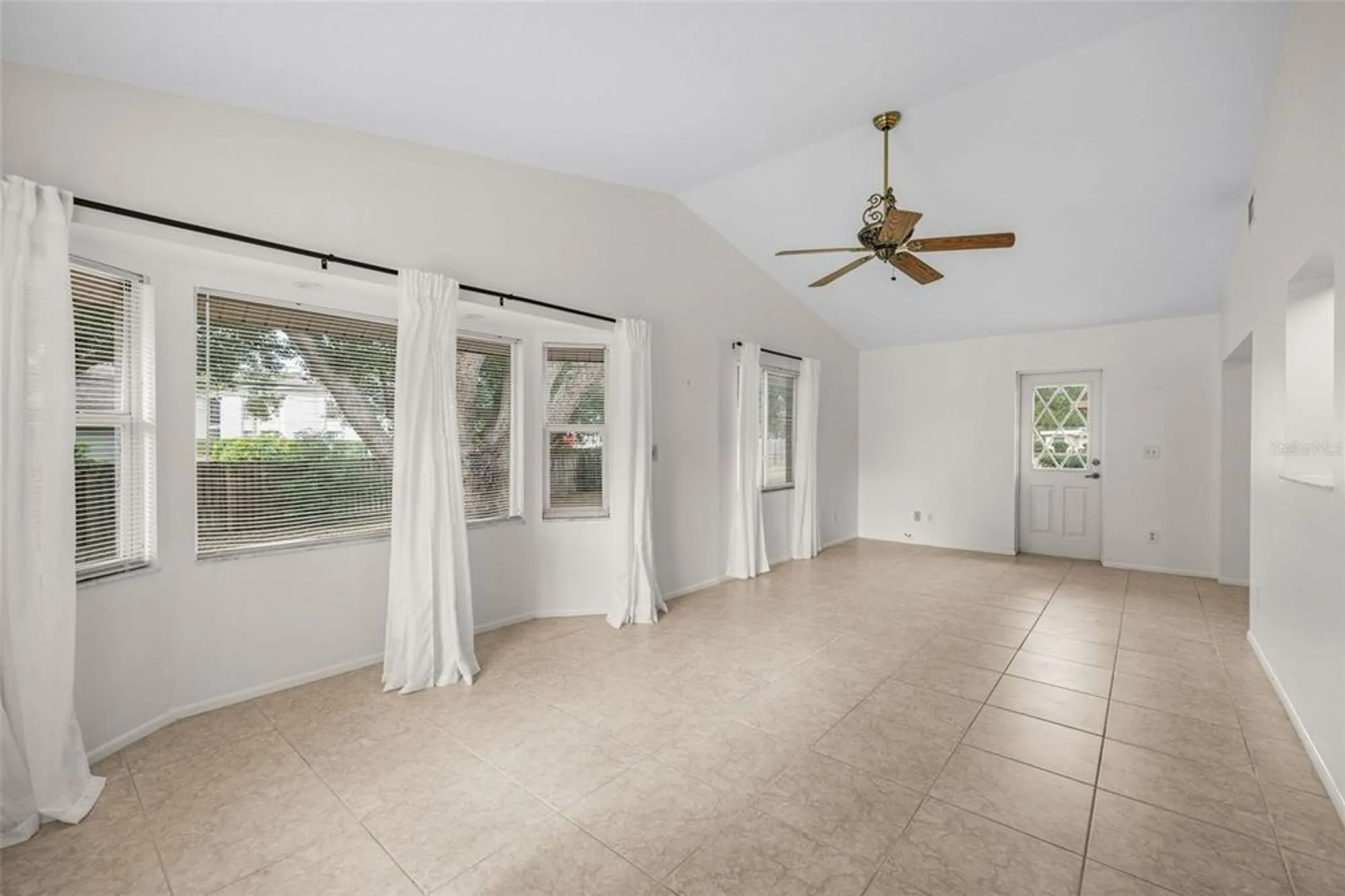 Property Slideshow image 17 of 50 | 142 stafford cir, Palm Harbor, FL, 34684