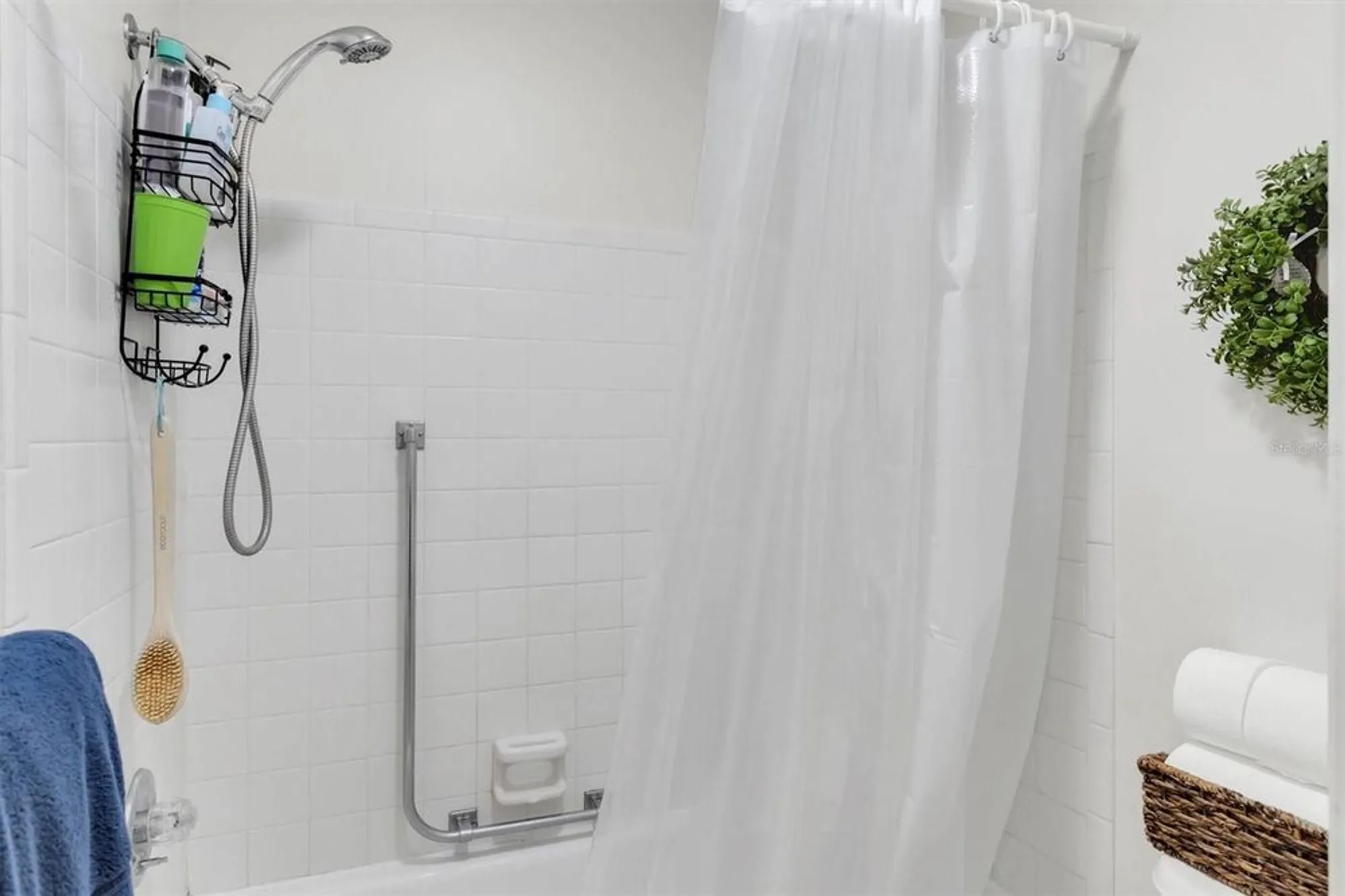 Property Slideshow image 20 of 31 | 2846 highlands blvd d, Palm Harbor, FL, 34684