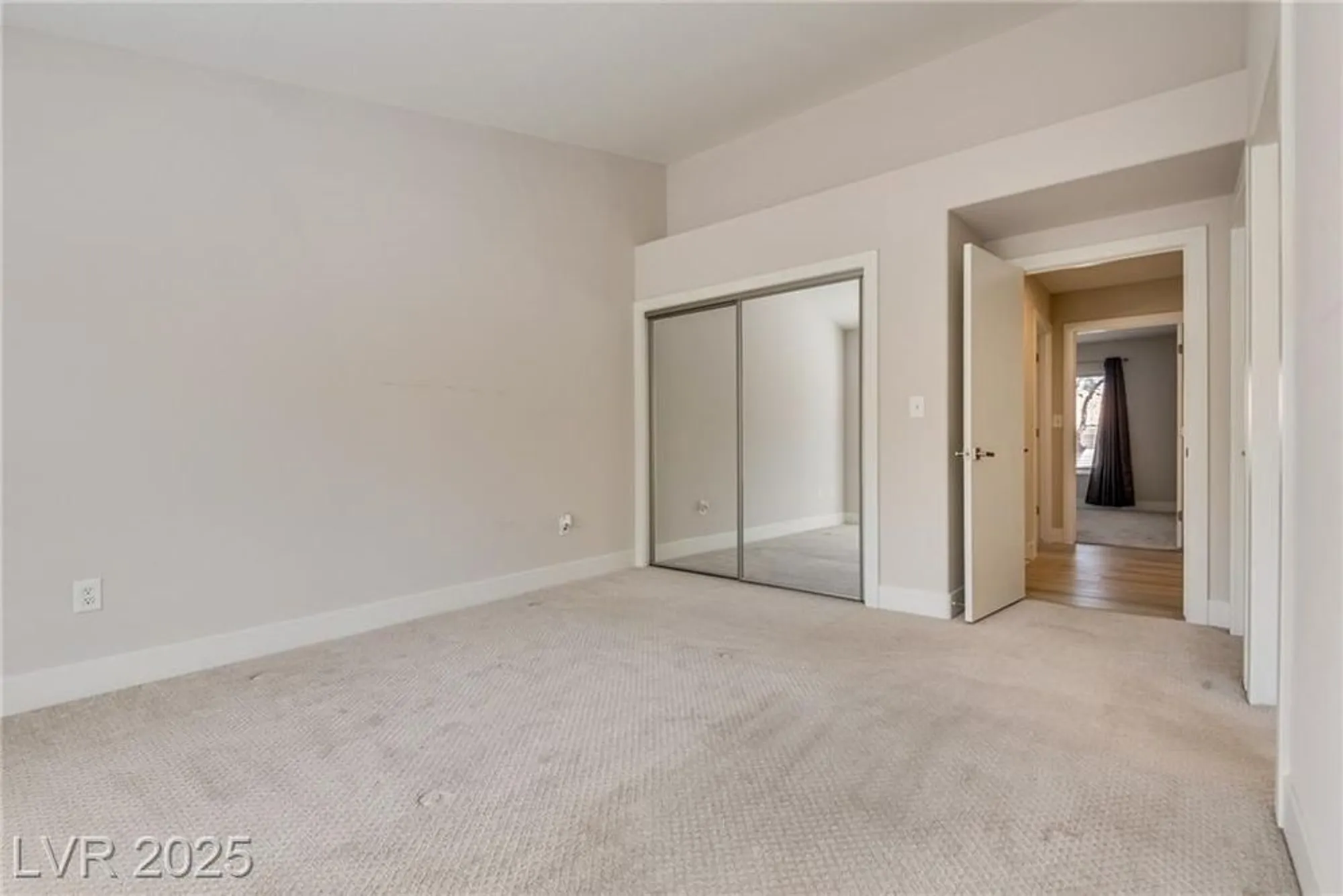 Property Slideshow image 23 of 44 | 2601 lotus hill dr, Las Vegas, NV, 89134