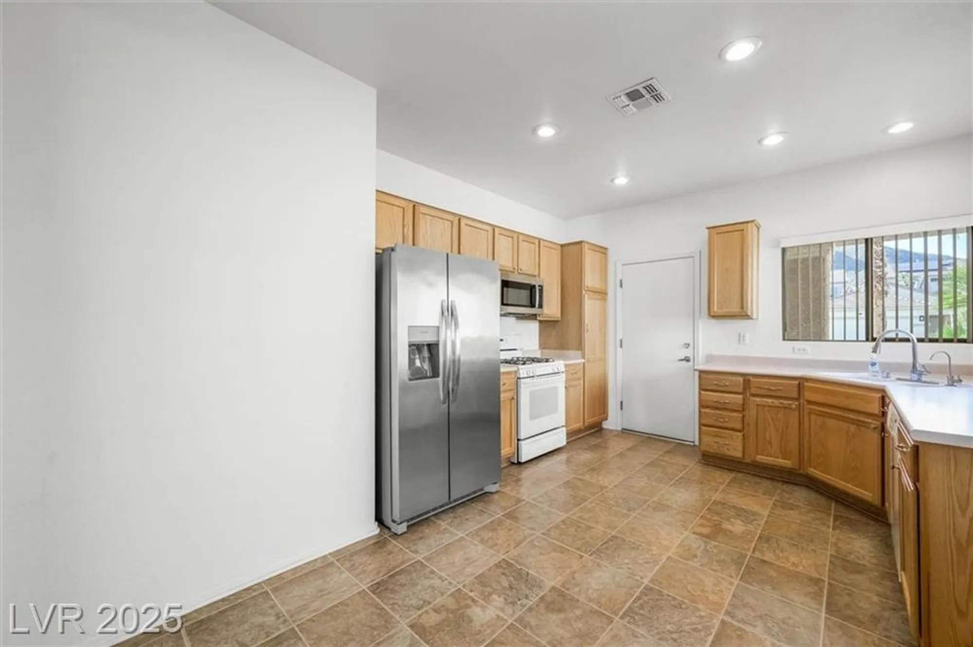 Property Slideshow image 13 of 34 | 2134 desert woods dr, Henderson, NV, 89012