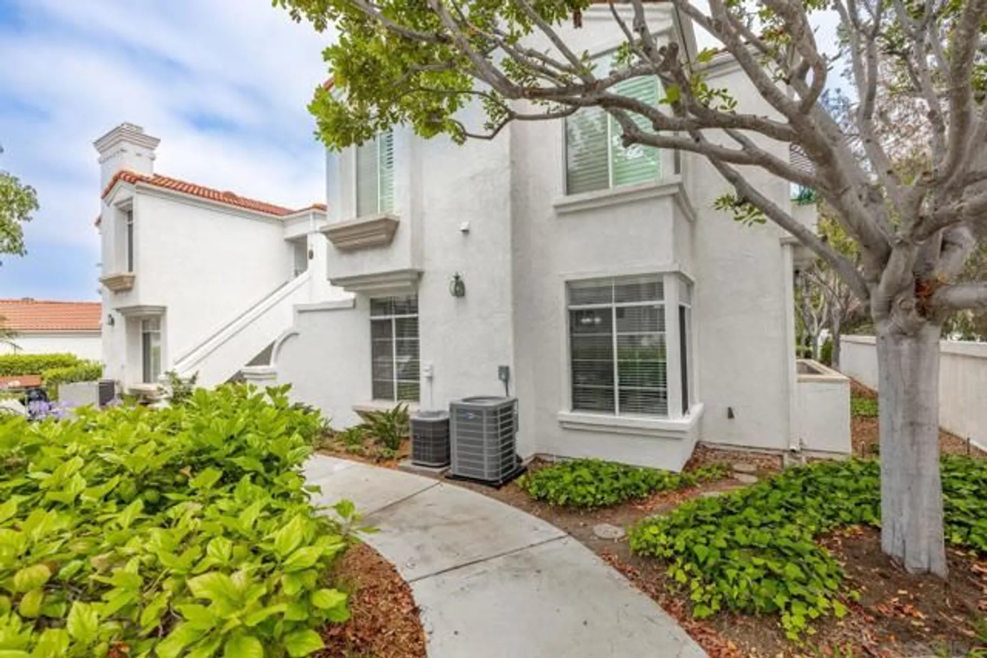Property Slideshow image 2 of 35 | 3335 genoa way 112, Oceanside, CA, 92056