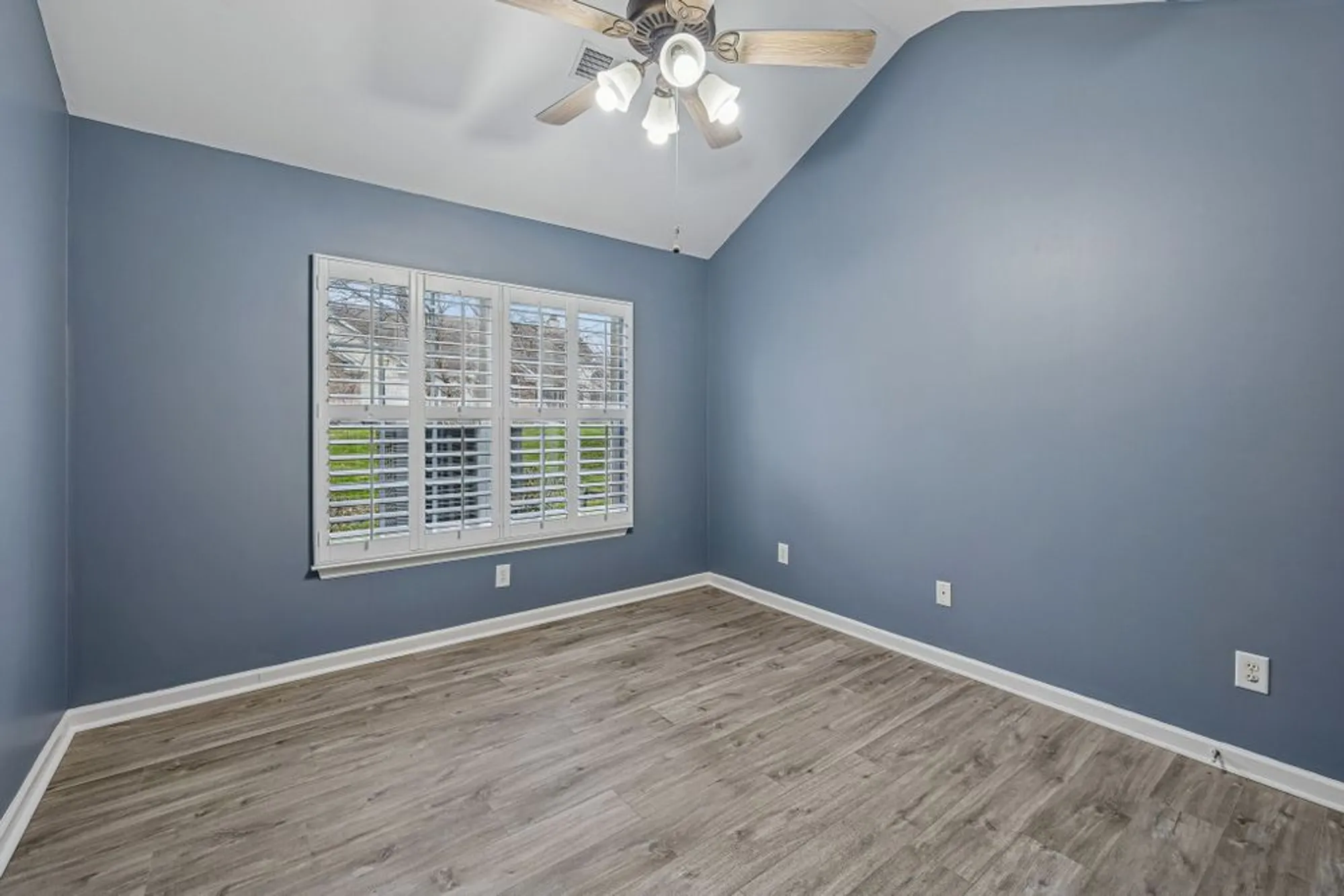 Property Slideshow image 27 of 39 | 825 s browns ln 2102, Gallatin, TN, 37066