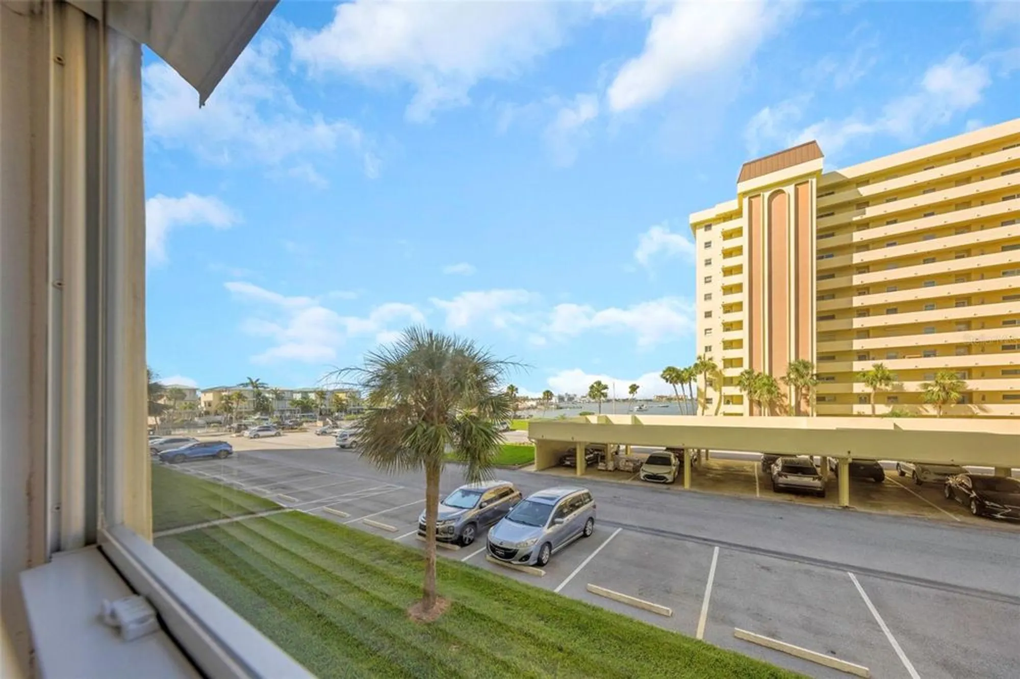 Property Slideshow image 16 of 95 | 4550 cove cir apt 207, St Petersburg, FL, 33708