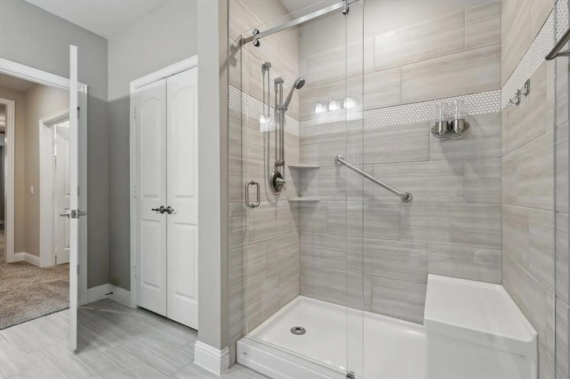 Property Slideshow image 17 of 38 | 1735 wittington pl apt 3308, Dallas, TX, 75234