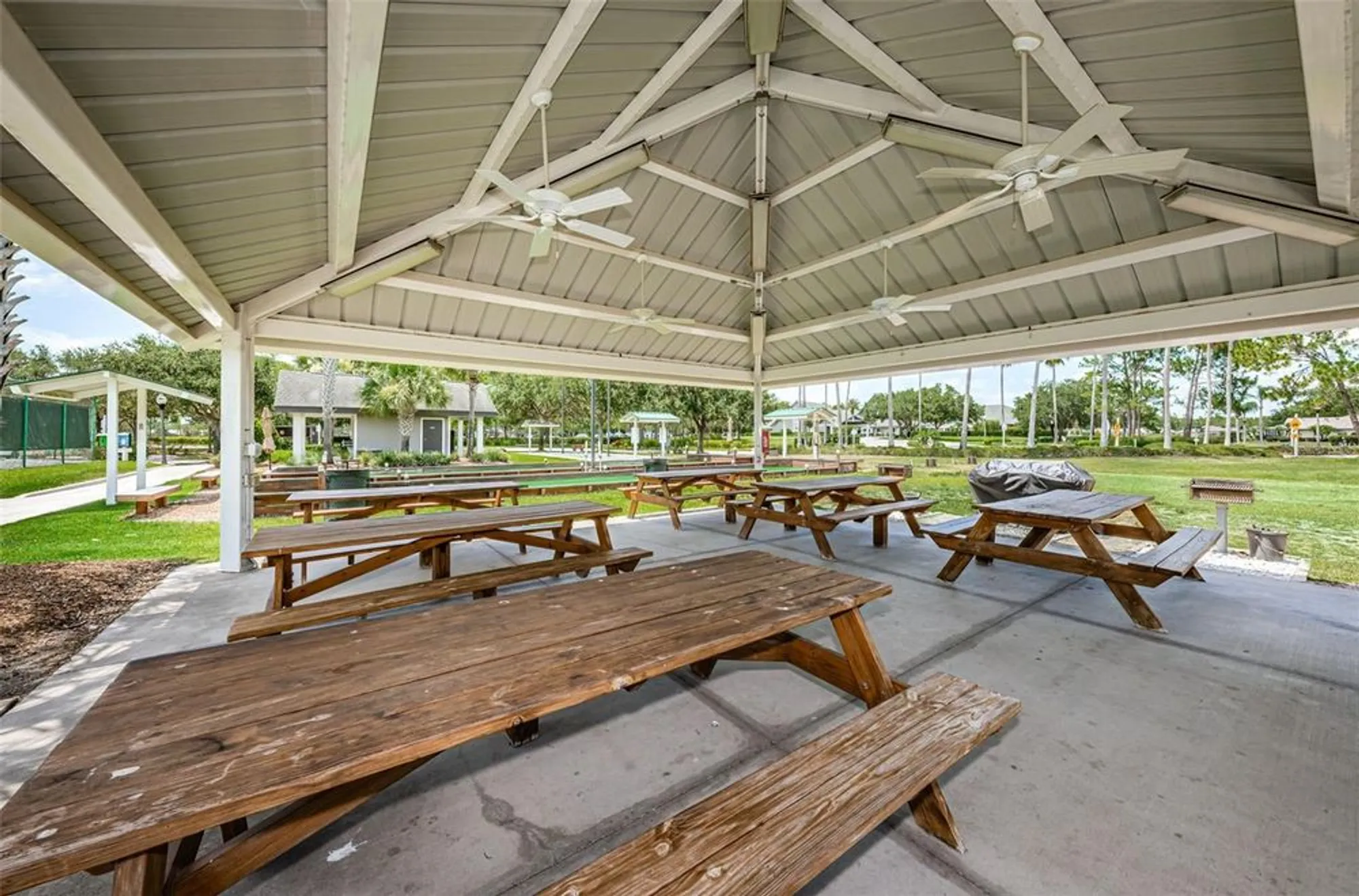 Property Slideshow image 97 of 100 | 1136 almondwood dr, Trinity, FL, 34655