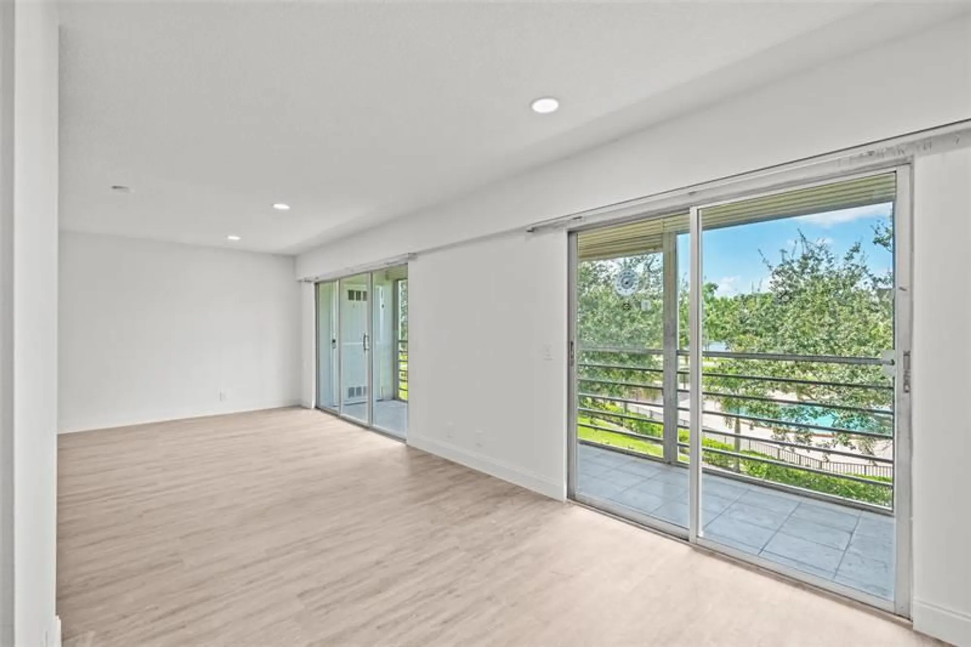 Property Slideshow image 10 of 28 | 204 mansfield e unit e, Boca Raton, FL, 33434