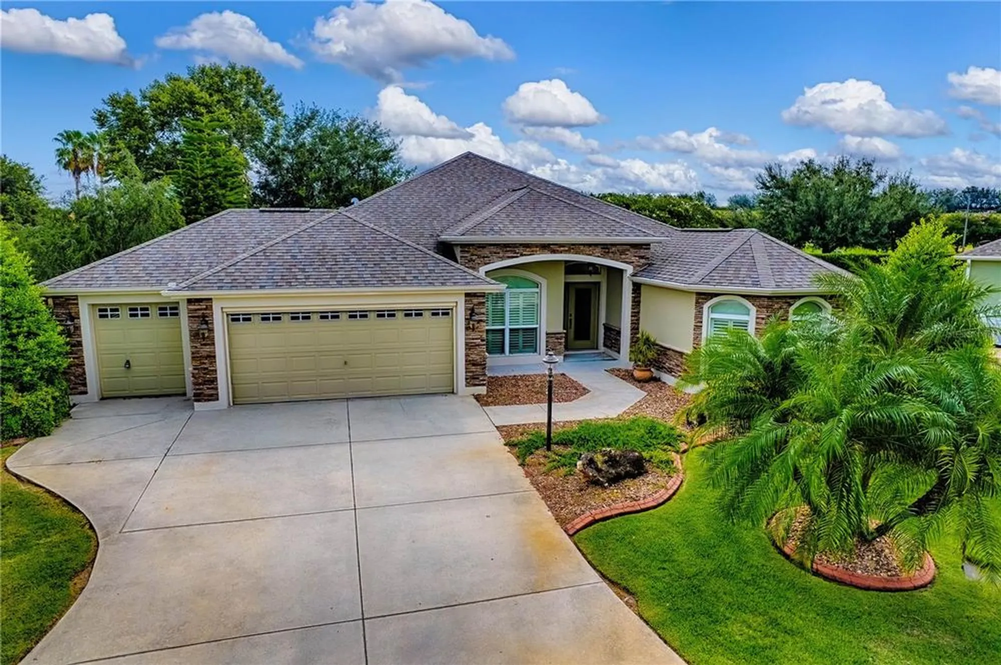 Property Slideshow image 2 of 73 | 527 beville pl, The Villages, FL, 32163
