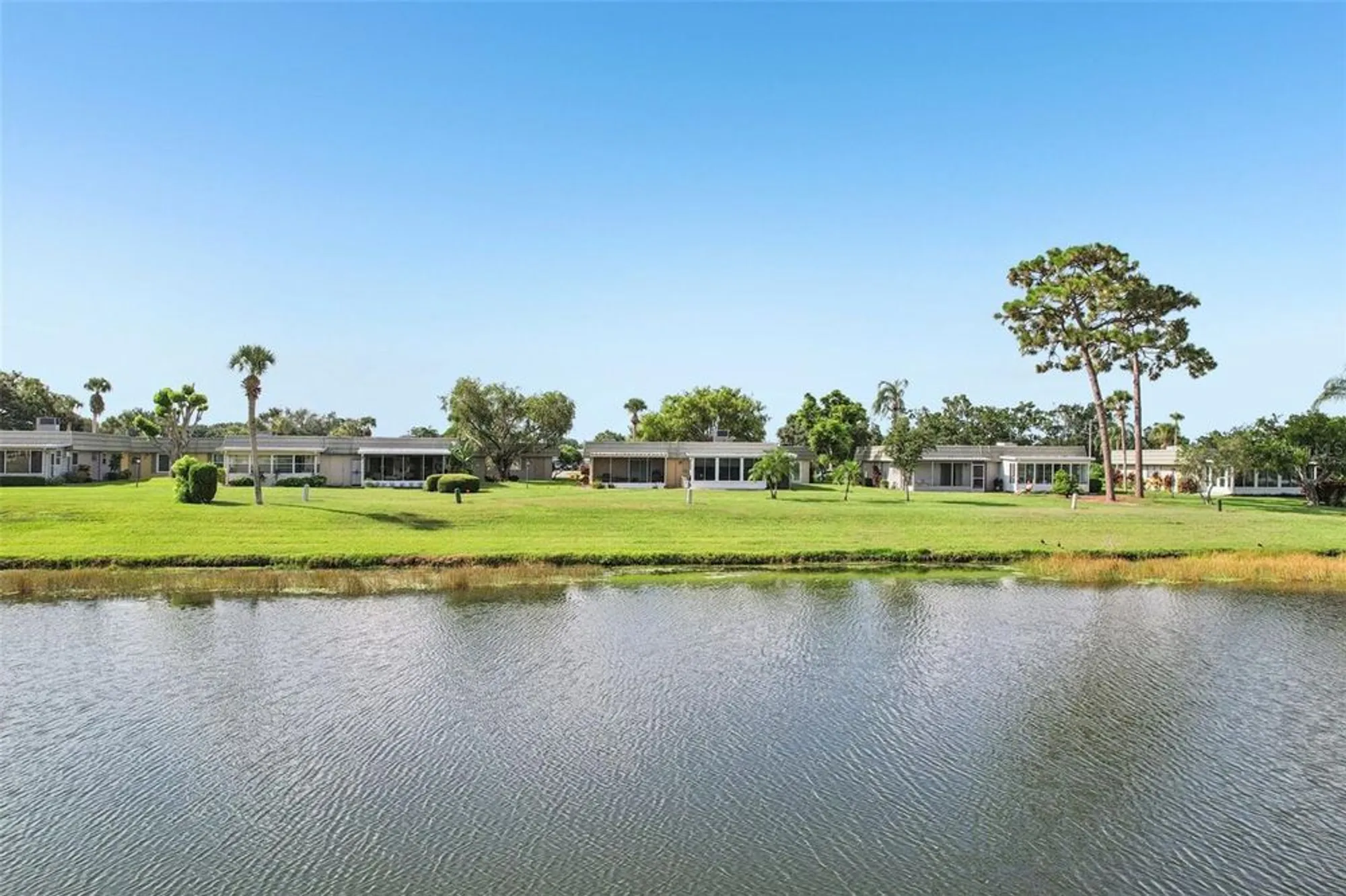 Property Slideshow image 4 of 50 | 201 kings blvd 19, Sun City Center, FL, 33573