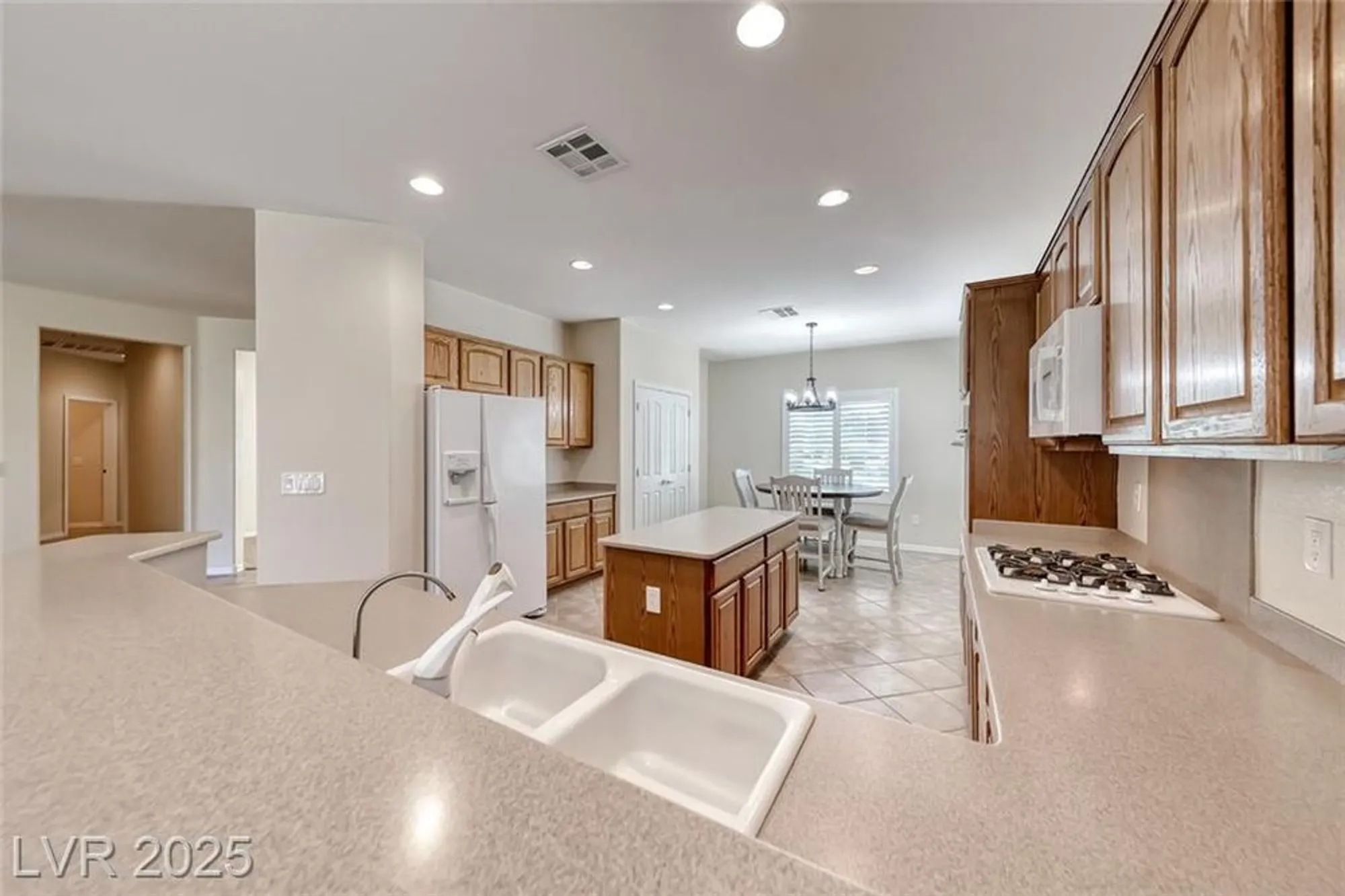 Property Slideshow image 18 of 56 | 2218 sandstone cliffs dr, Henderson, NV, 89044